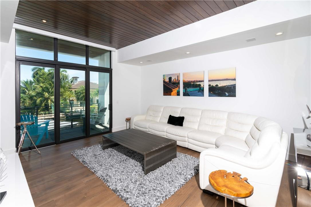 LAUDERDALE SHORES CORR PL - Residential