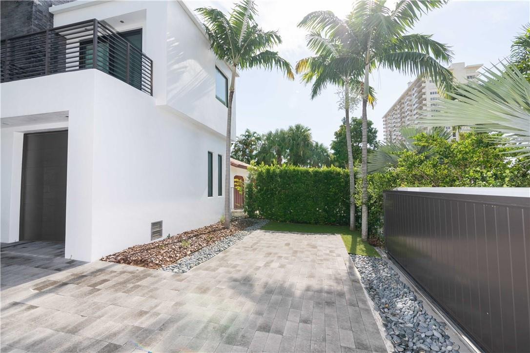 LAUDERDALE SHORES CORR PL - Residential