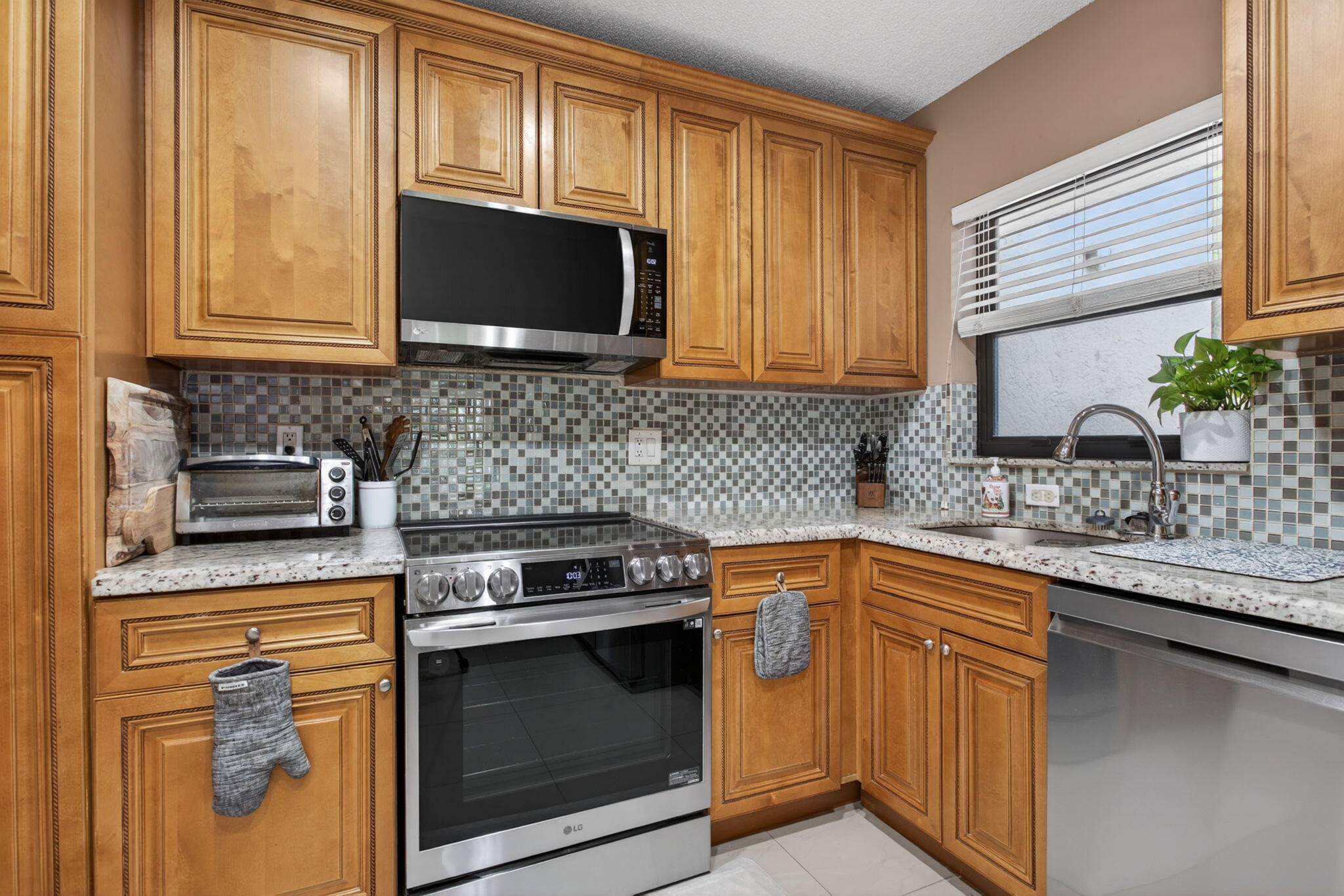BAYWOOD VILLAGE III-B CONDO - Residential
