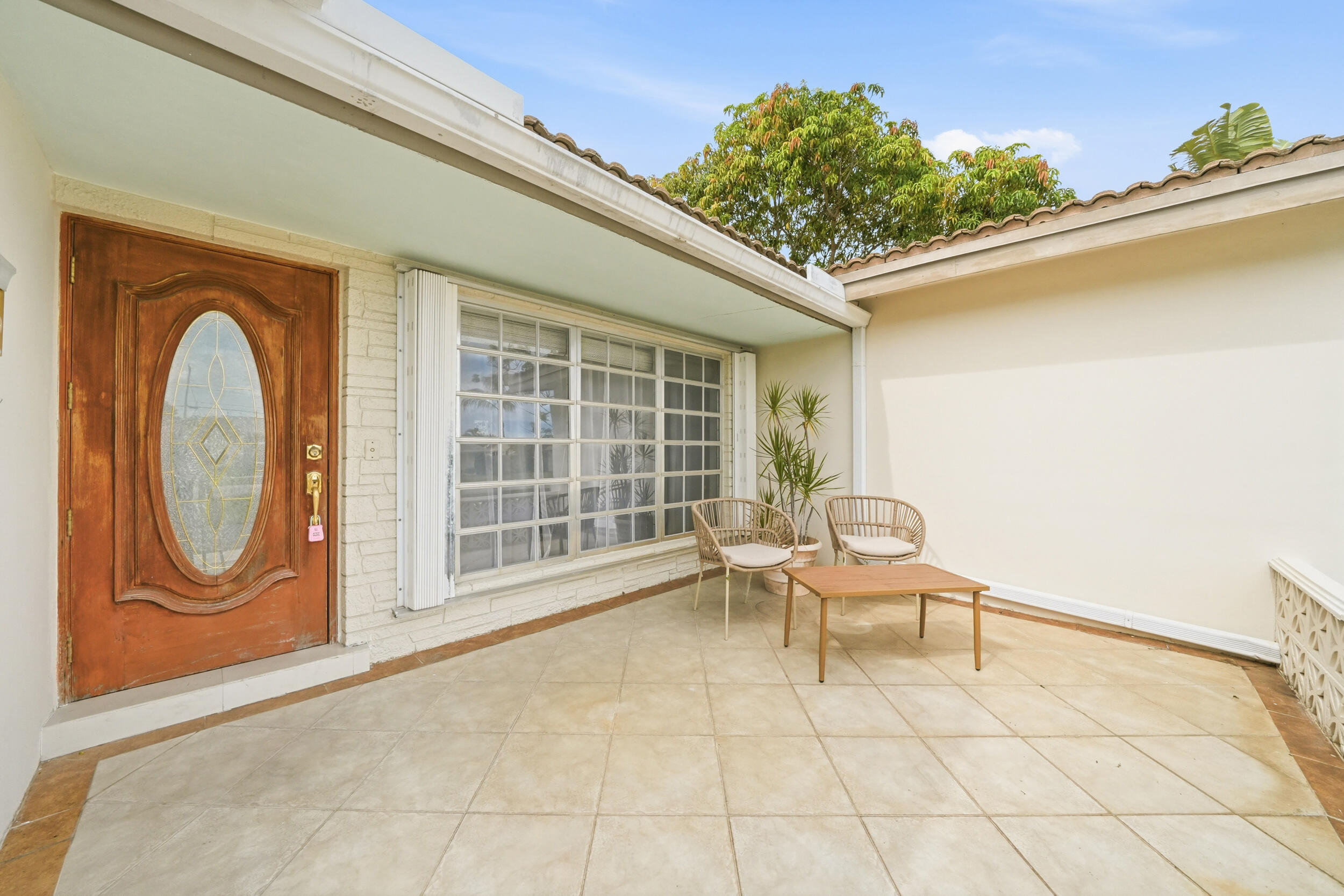 HOLLYWOOD HILLS - Residential