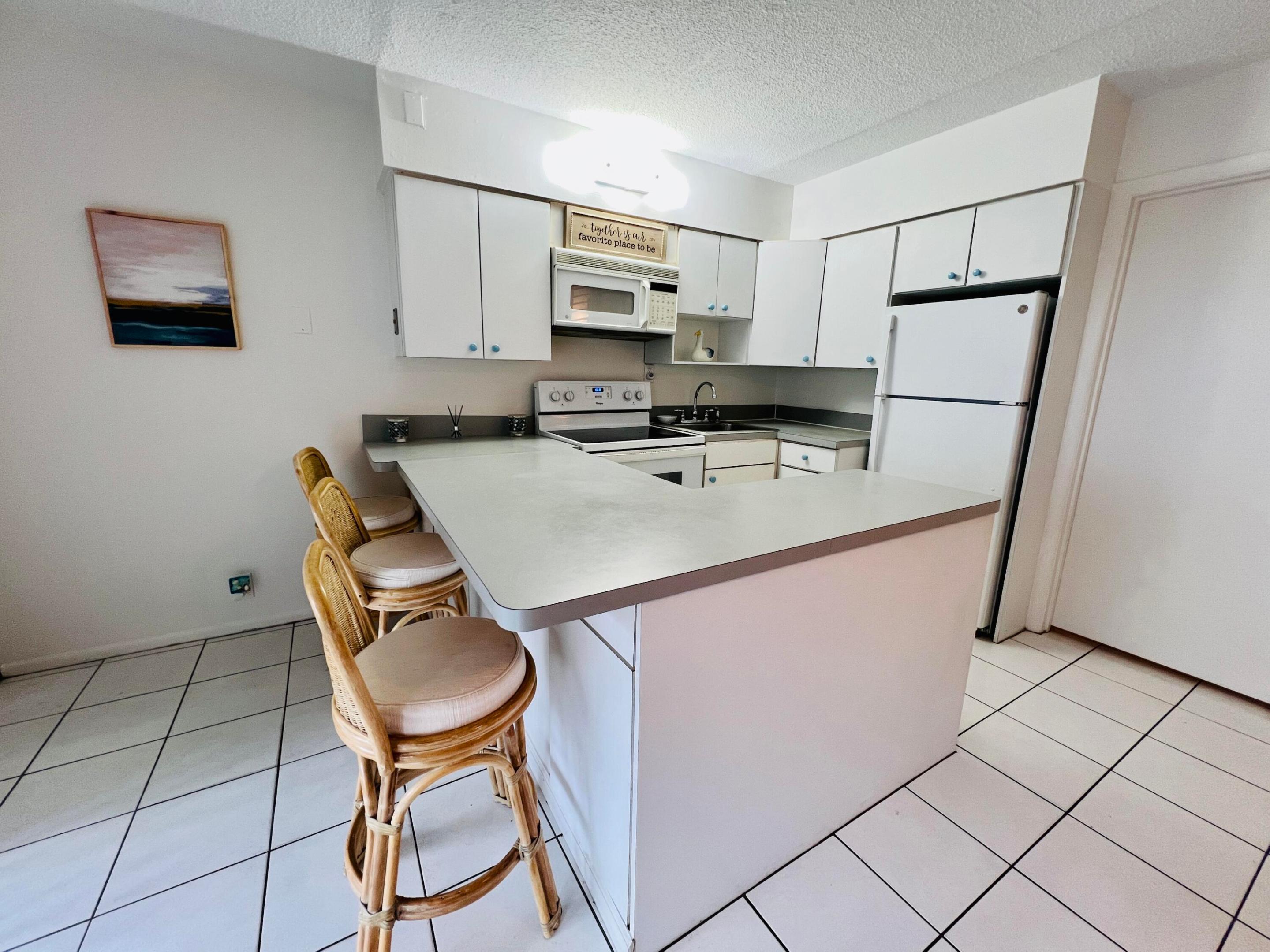 VILLA DEL SOL CONDOMINIUM - Residential