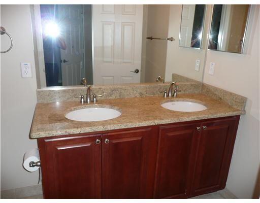 ROYAL WOODS CONDO - Residential Lease
