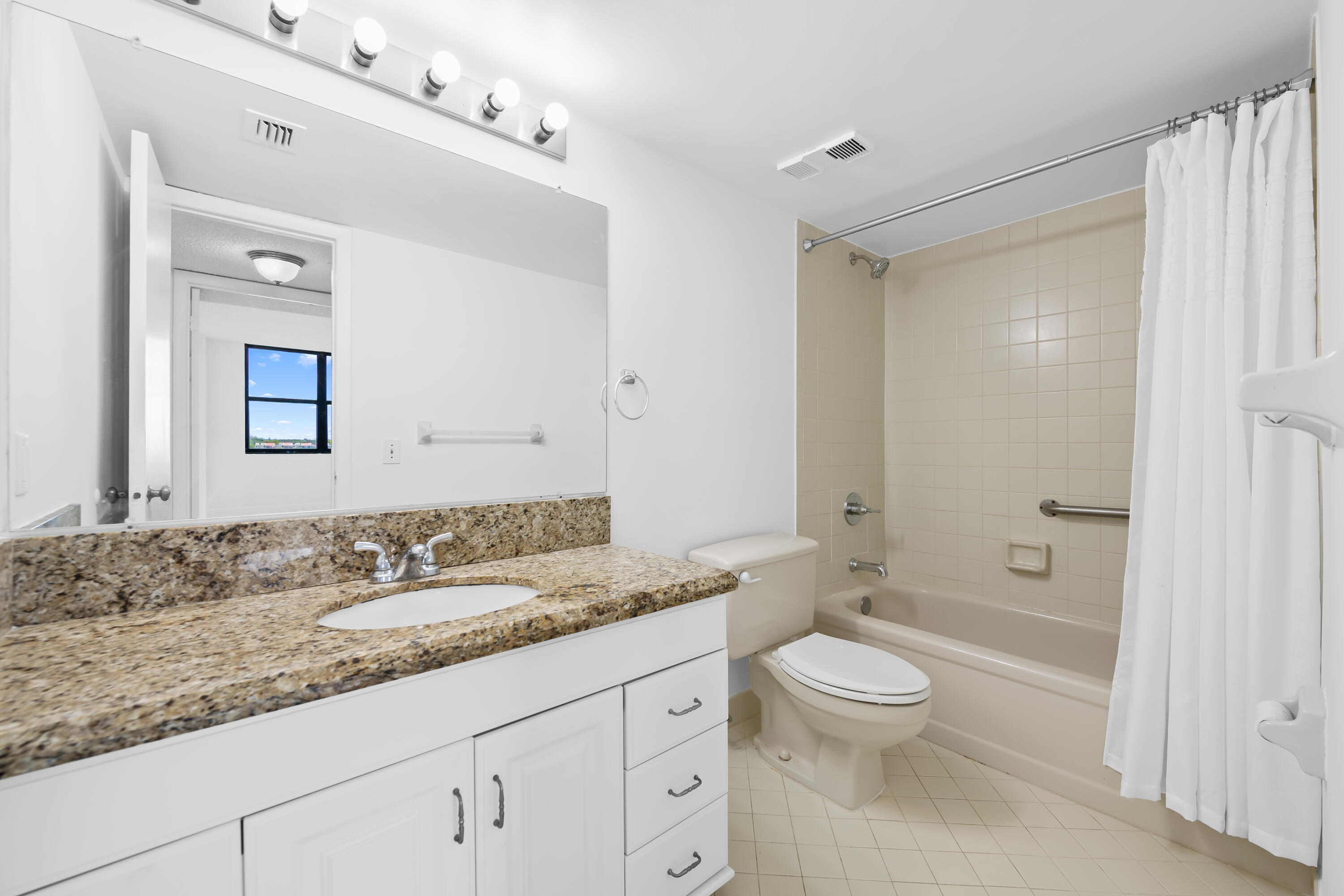 LAKE EMERALD CONDOMINIUM NO - Residential Lease