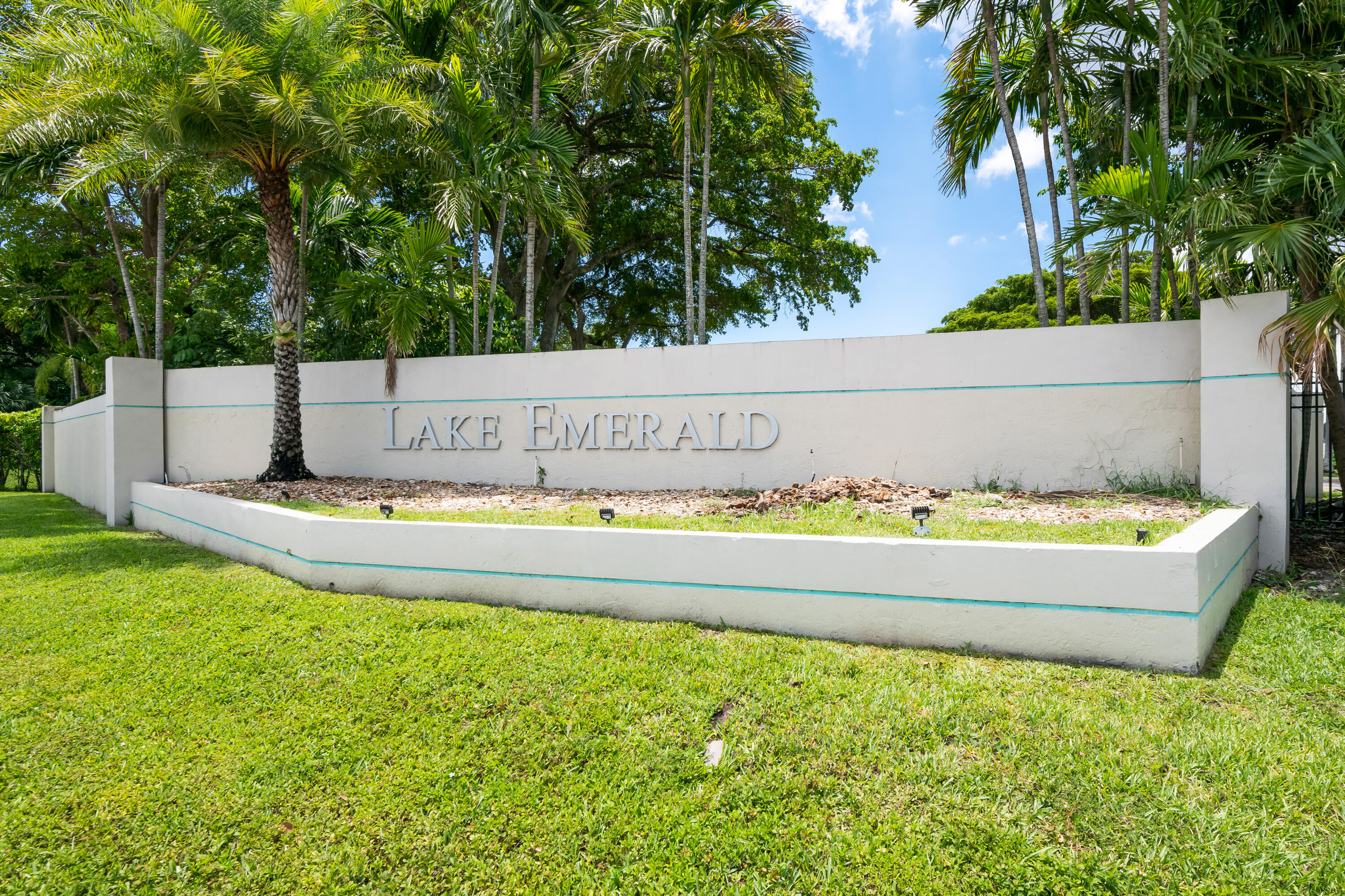 LAKE EMERALD CONDOMINIUM NO - Residential Lease