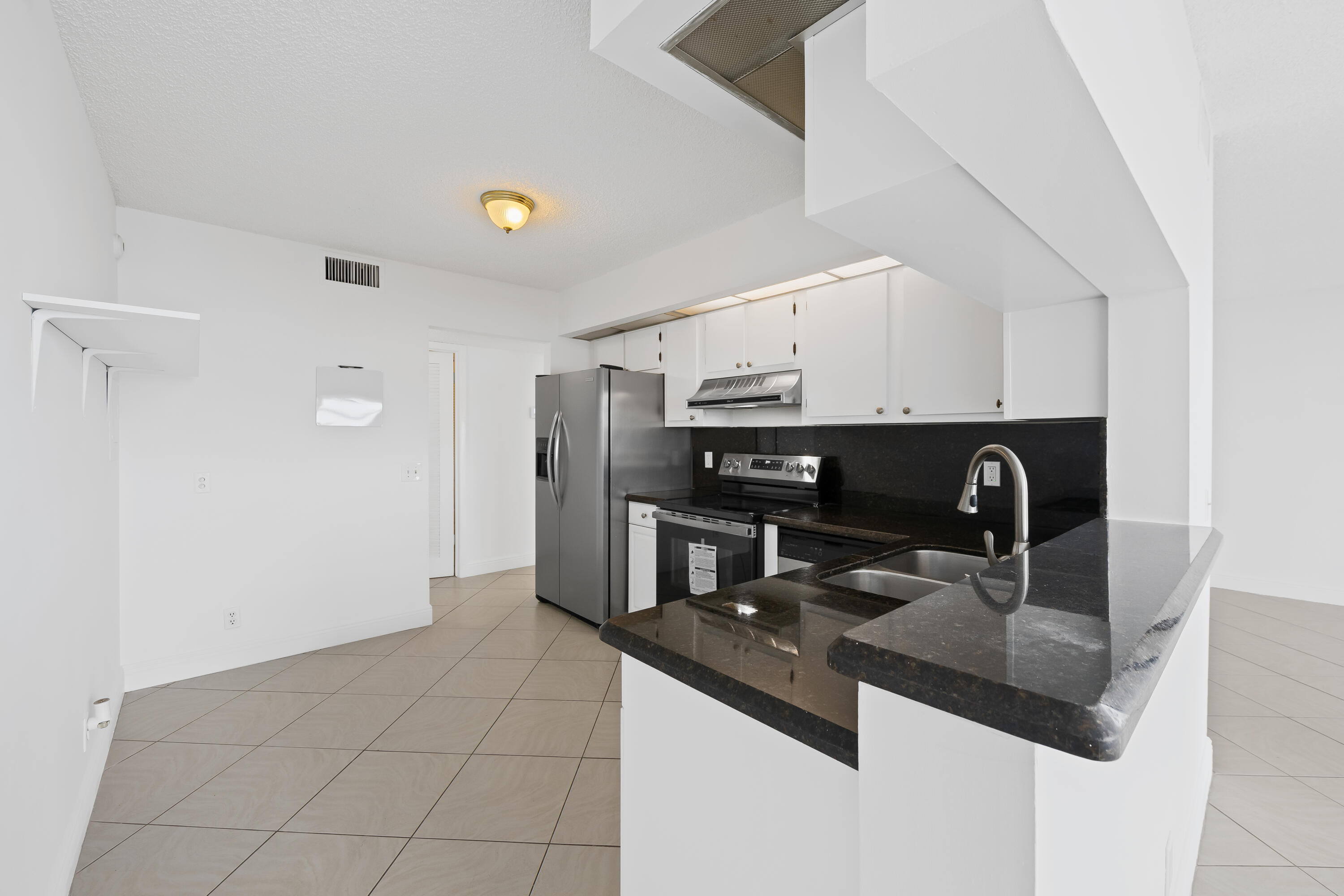 LAKE EMERALD CONDOMINIUM NO - Residential Lease