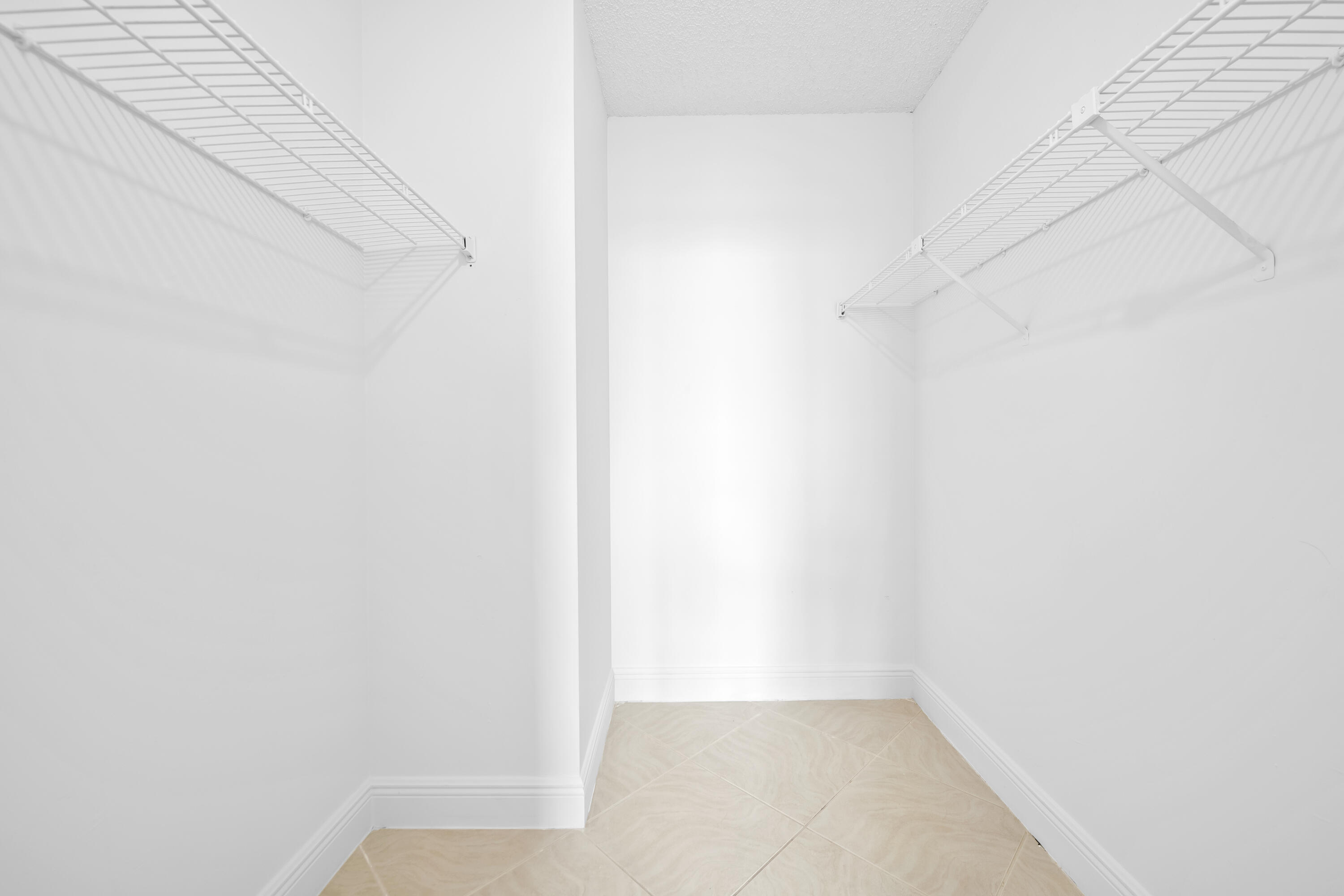 LAKE EMERALD CONDOMINIUM NO - Residential Lease