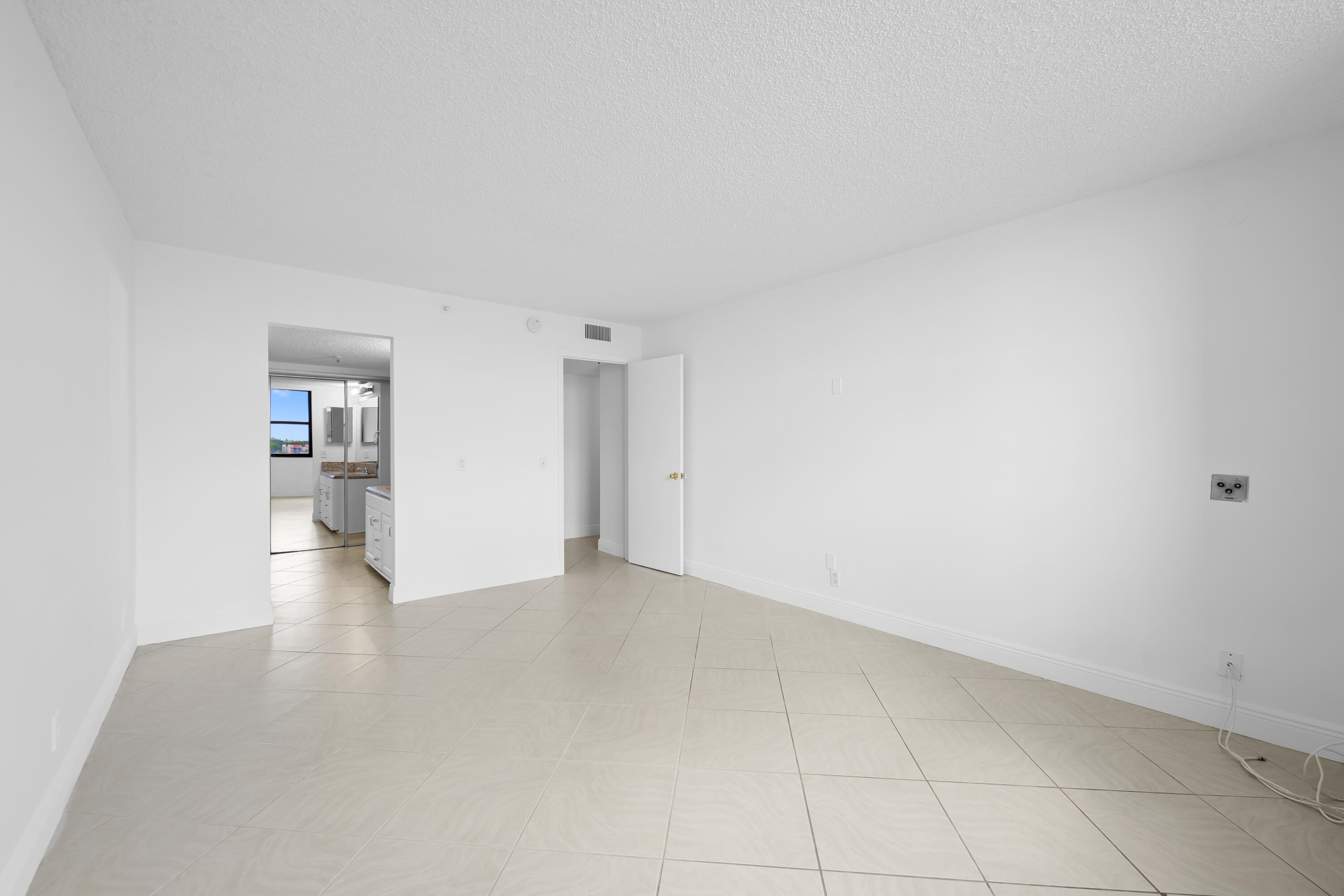 LAKE EMERALD CONDOMINIUM NO - Residential Lease