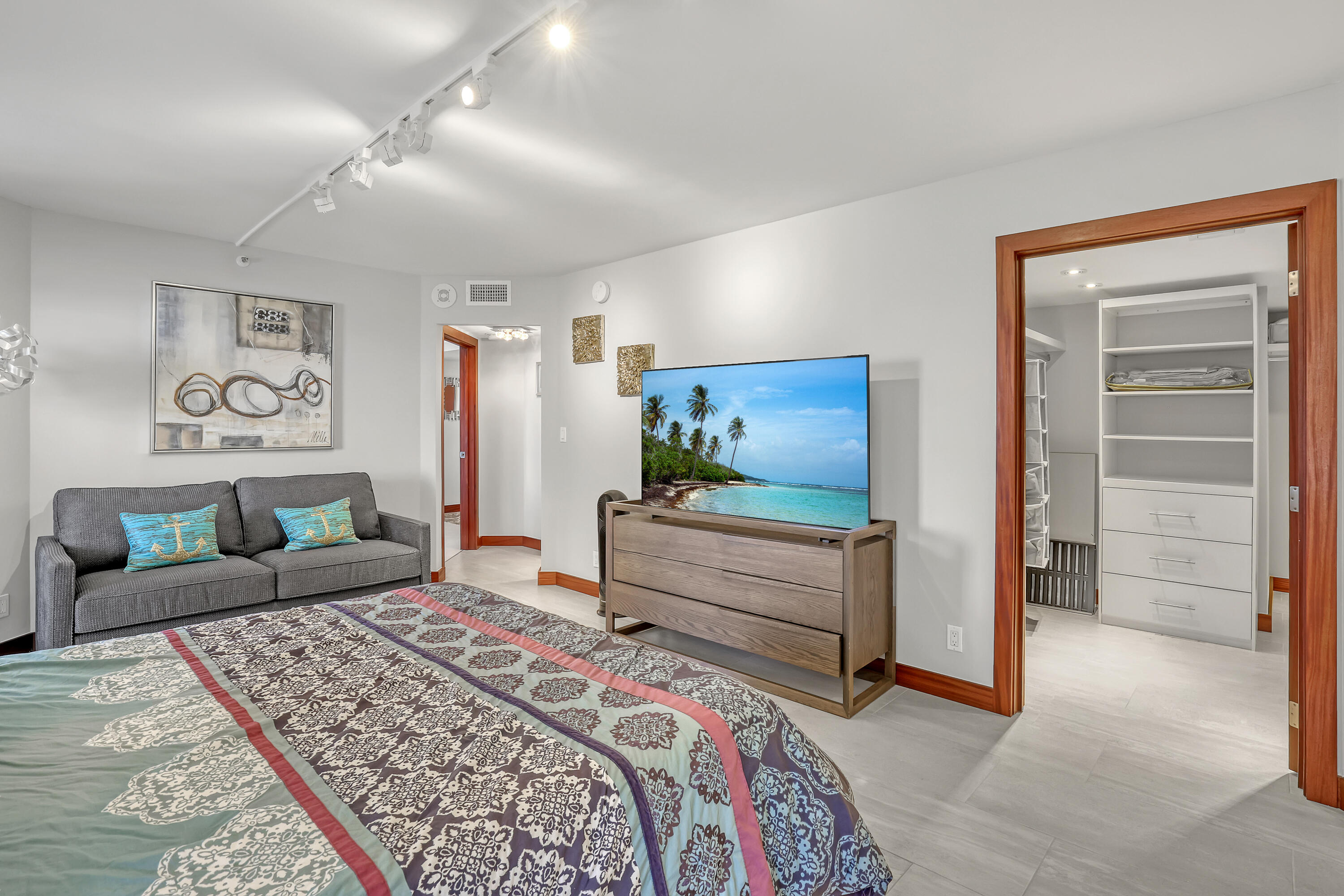 CORNICHE CONDO - Residential Lease