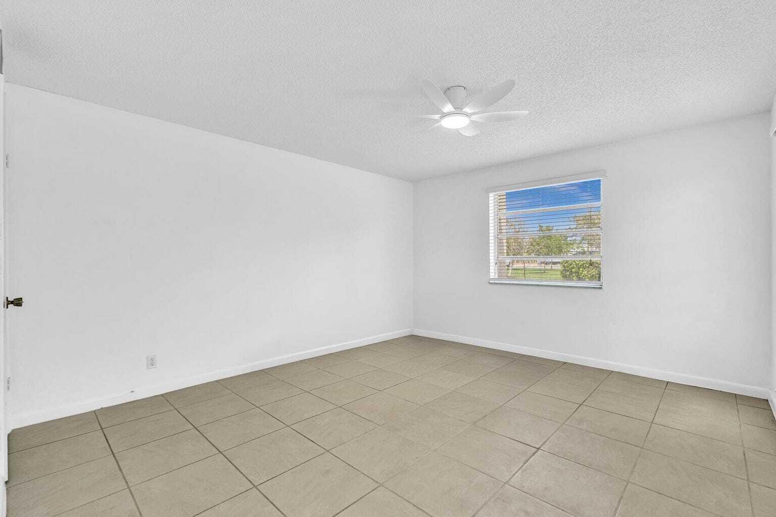 PALM GREENS AT VILLA DEL RAY CONDO II - Residential Lease