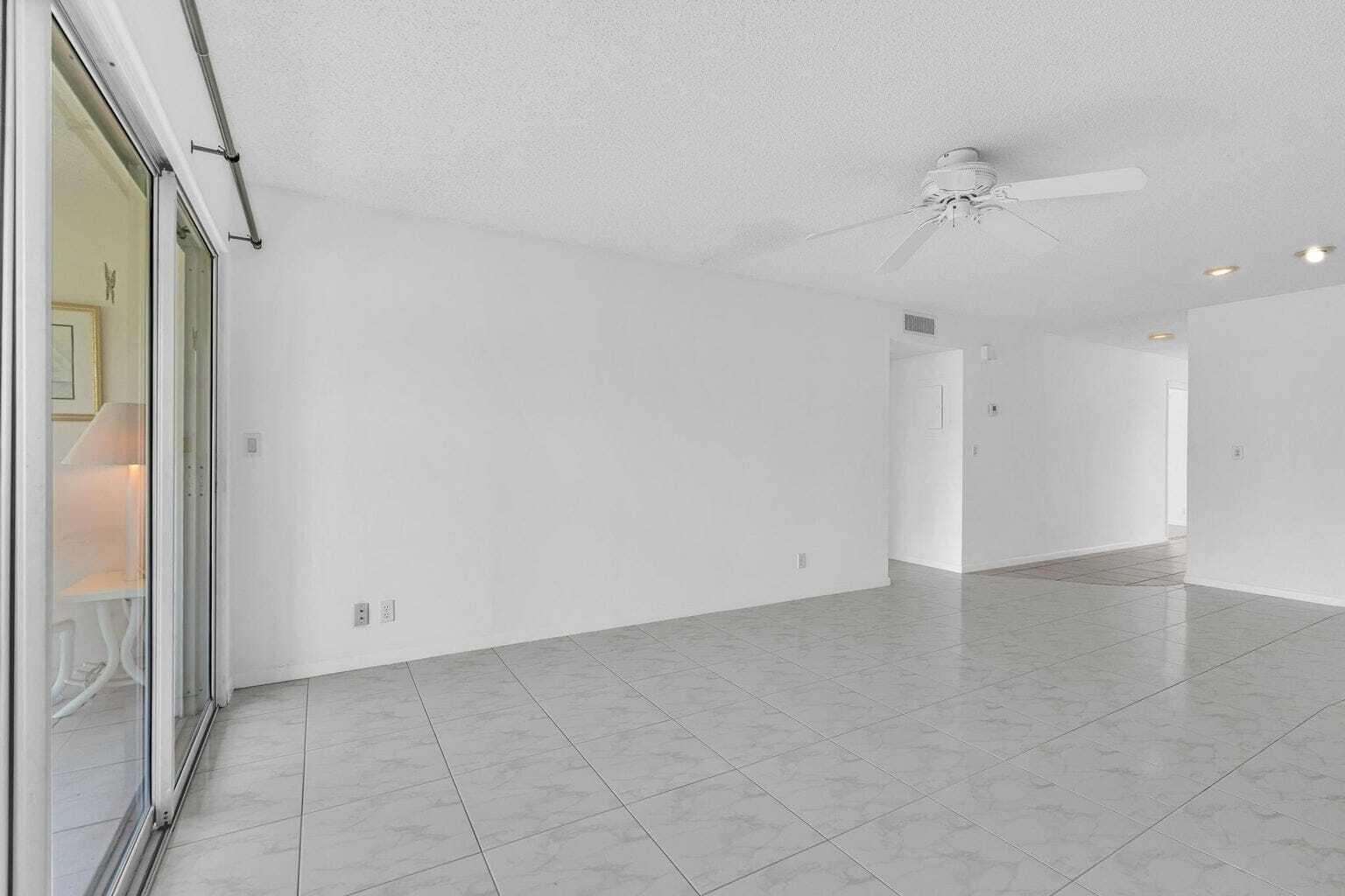 PALM GREENS AT VILLA DEL RAY CONDO II - Residential Lease