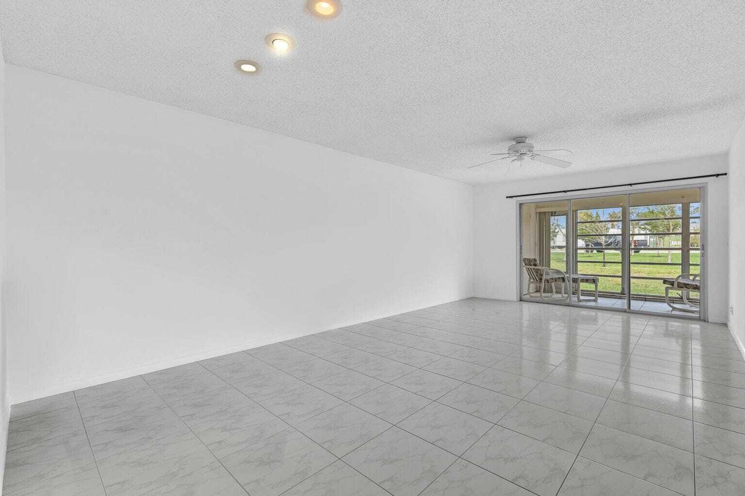 PALM GREENS AT VILLA DEL RAY CONDO II - Residential Lease