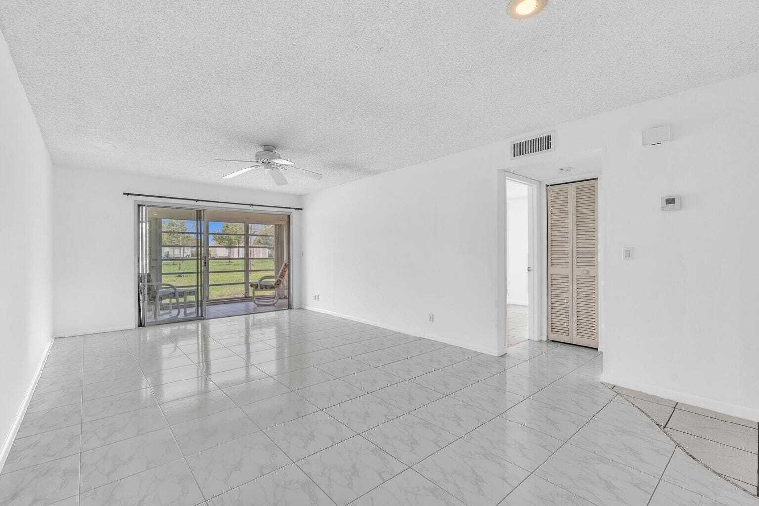 PALM GREENS AT VILLA DEL RAY CONDO II - Residential Lease
