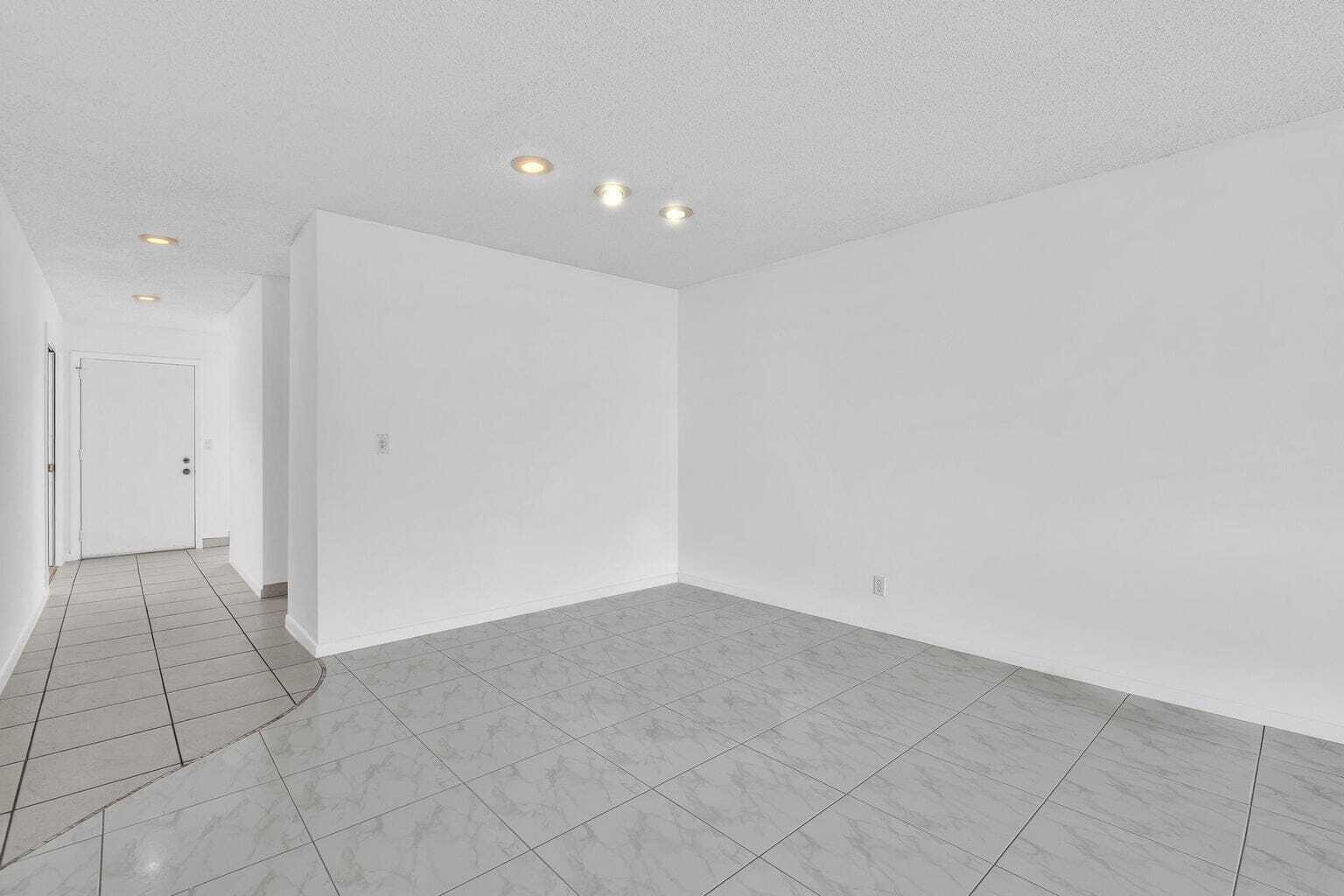 PALM GREENS AT VILLA DEL RAY CONDO II - Residential Lease
