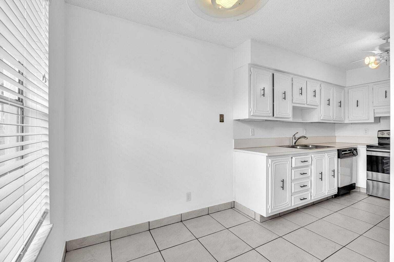 PALM GREENS AT VILLA DEL RAY CONDO II - Residential Lease
