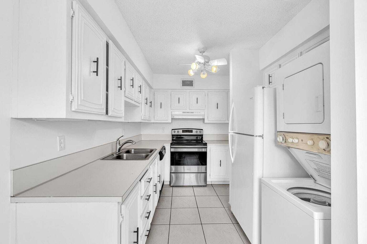 PALM GREENS AT VILLA DEL RAY CONDO II - Residential Lease