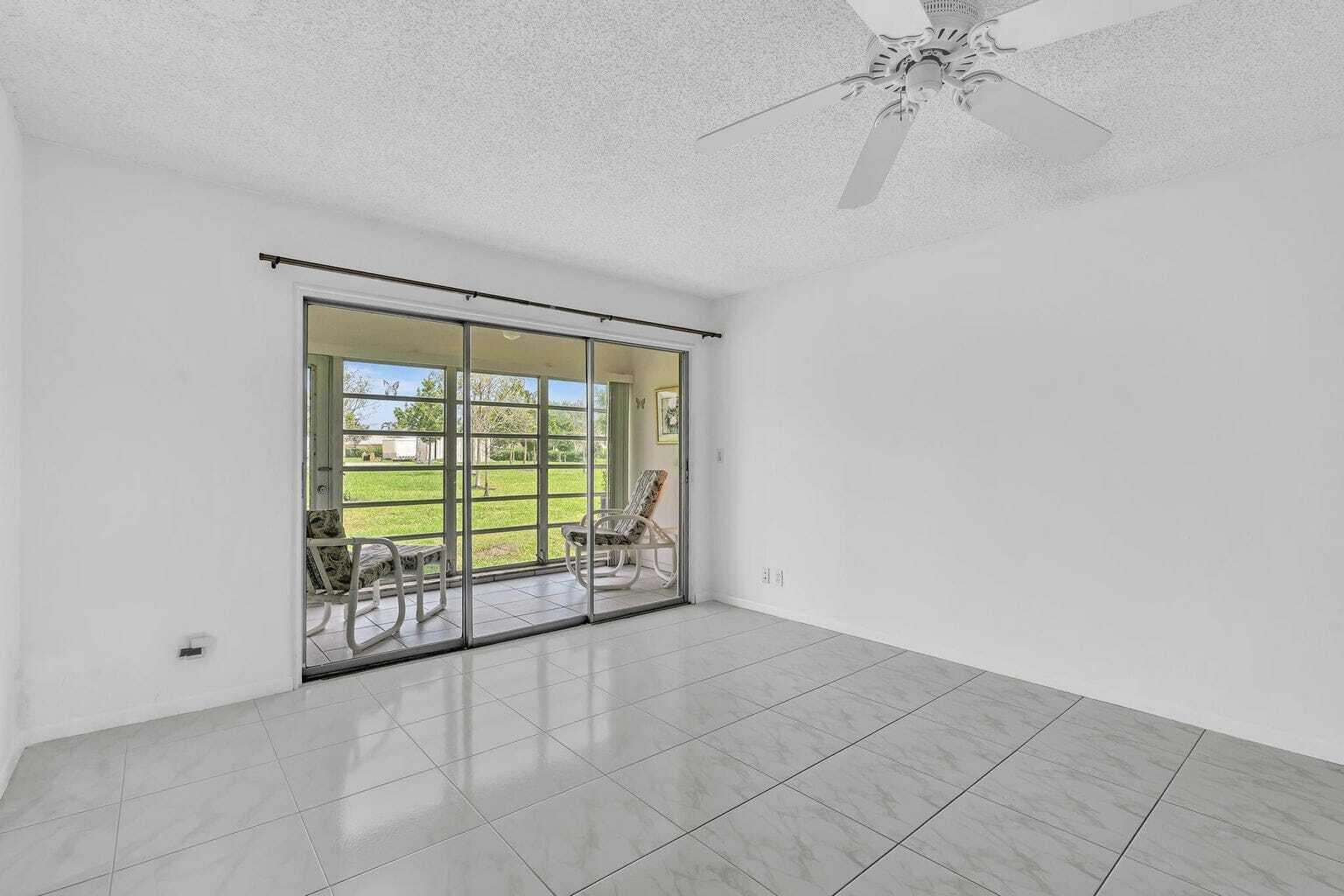 PALM GREENS AT VILLA DEL RAY CONDO II - Residential Lease