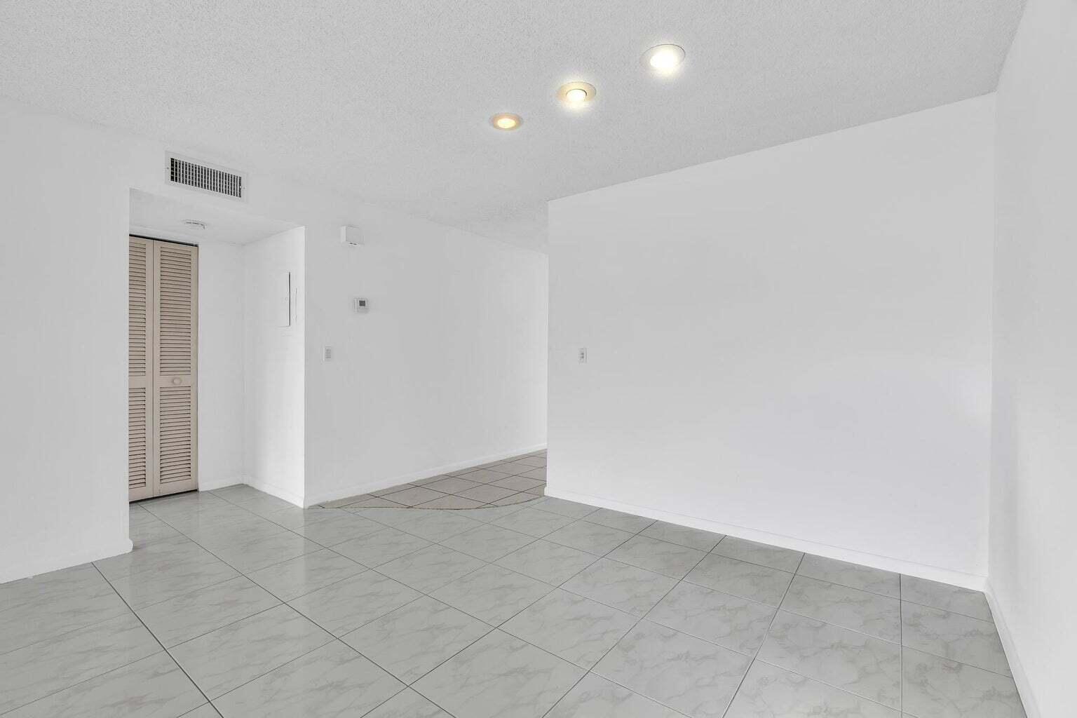 PALM GREENS AT VILLA DEL RAY CONDO II - Residential Lease