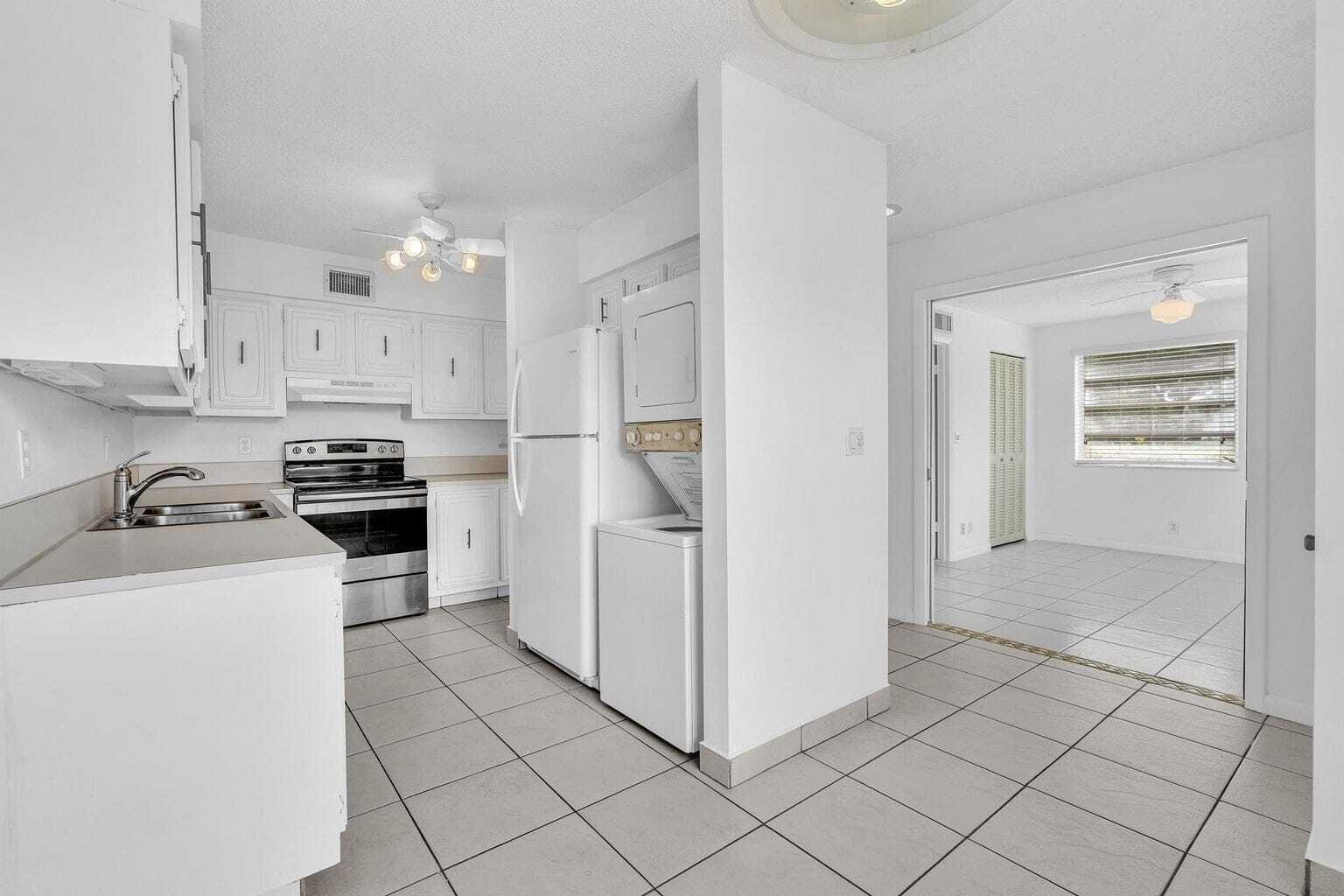 PALM GREENS AT VILLA DEL RAY CONDO II - Residential Lease