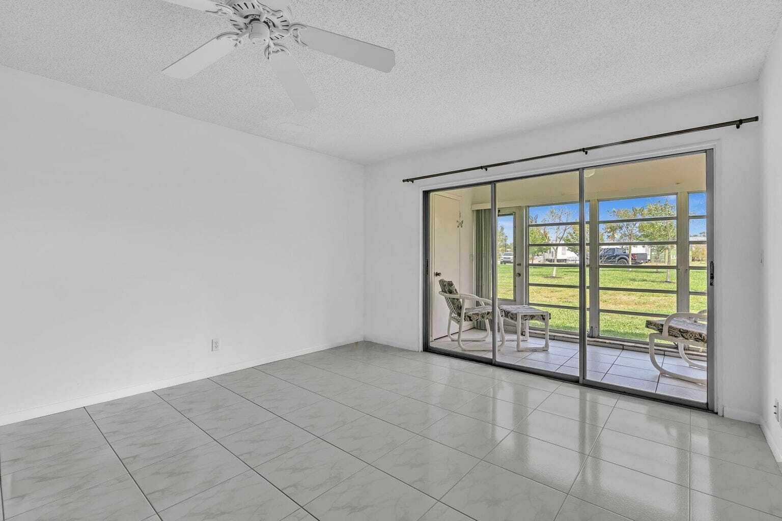 PALM GREENS AT VILLA DEL RAY CONDO II - Residential Lease