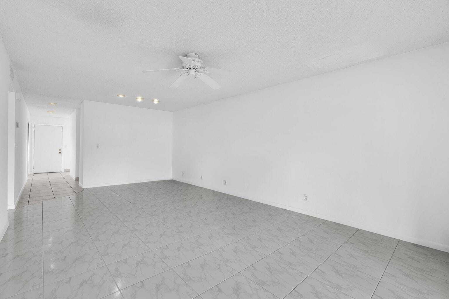 PALM GREENS AT VILLA DEL RAY CONDO II - Residential Lease