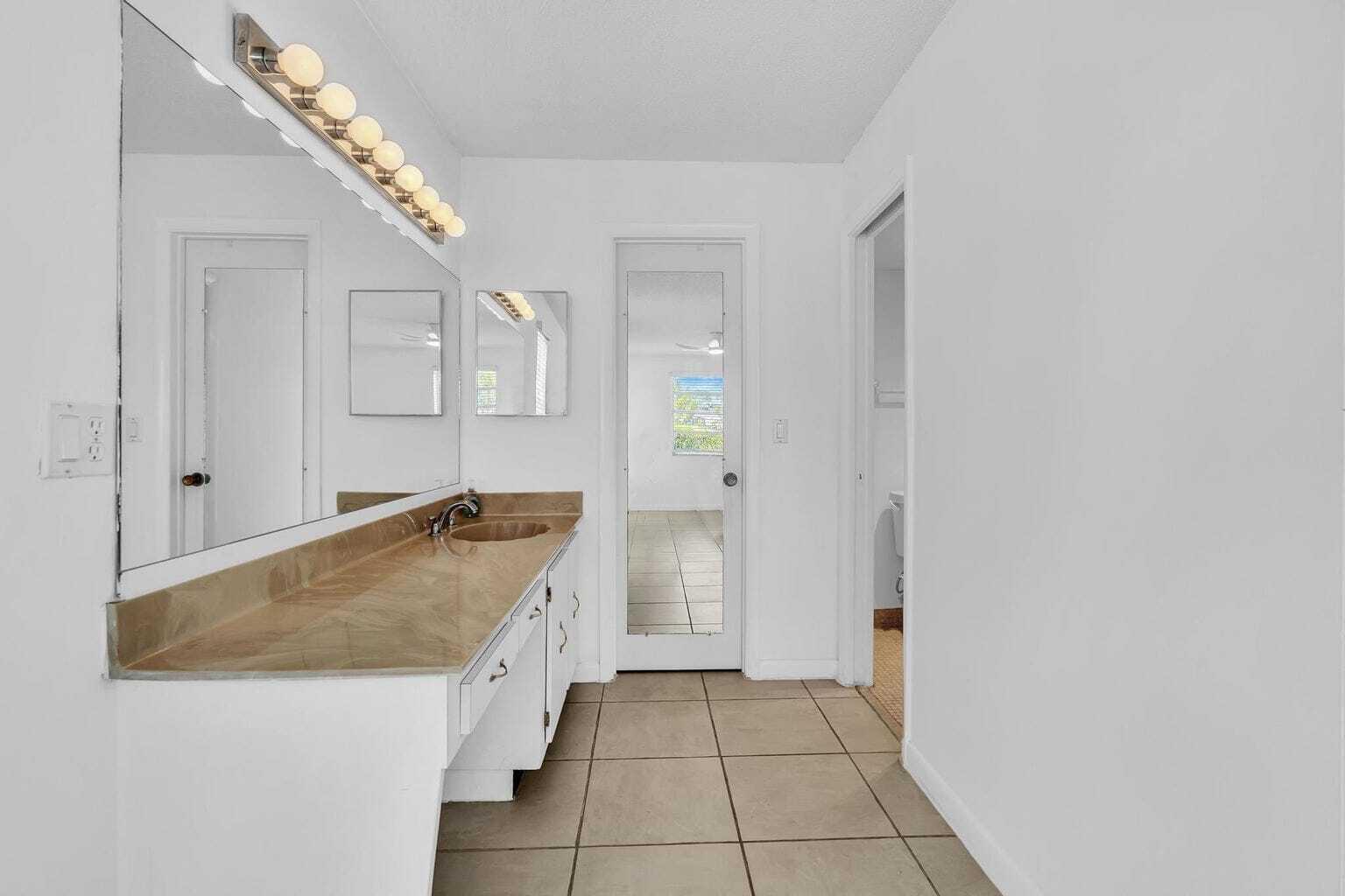 PALM GREENS AT VILLA DEL RAY CONDO II - Residential Lease