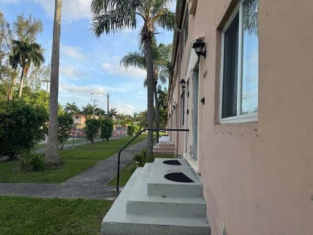 Great opportunity to own this charming 2 bedroom, 1 bath townhome in the well-established Sunset Palm Villas community.  Conveniently located near major highways, shopping centers, dining, and schools, this property is ideal for both homeowners and investors. Don't miss the chance to own in this centrally located Miami community!