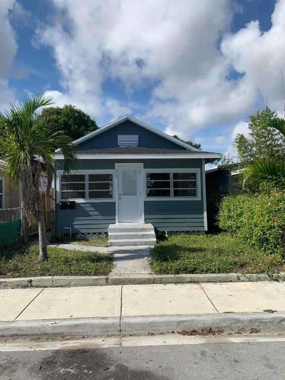 Welcome home to this nicely updated 1-bedroom, 1-bathroom unit located in the heart of Lake Worth Beach. This bright and inviting space features modern finishes, an updated kitchen and bathroom, and a clean, contemporary feel throughout. Enjoy a comfortable layout with ample natural light, perfect for relaxing or entertaining.

Conveniently located near downtown Lake Worth Beach, you're just minutes from local shops, restaurants, parks, and the beach. Easy access to major roads makes commuting a breeze.

Ideal for anyone looking for a stylish, move-in-ready home in a vibrant coastal community.
