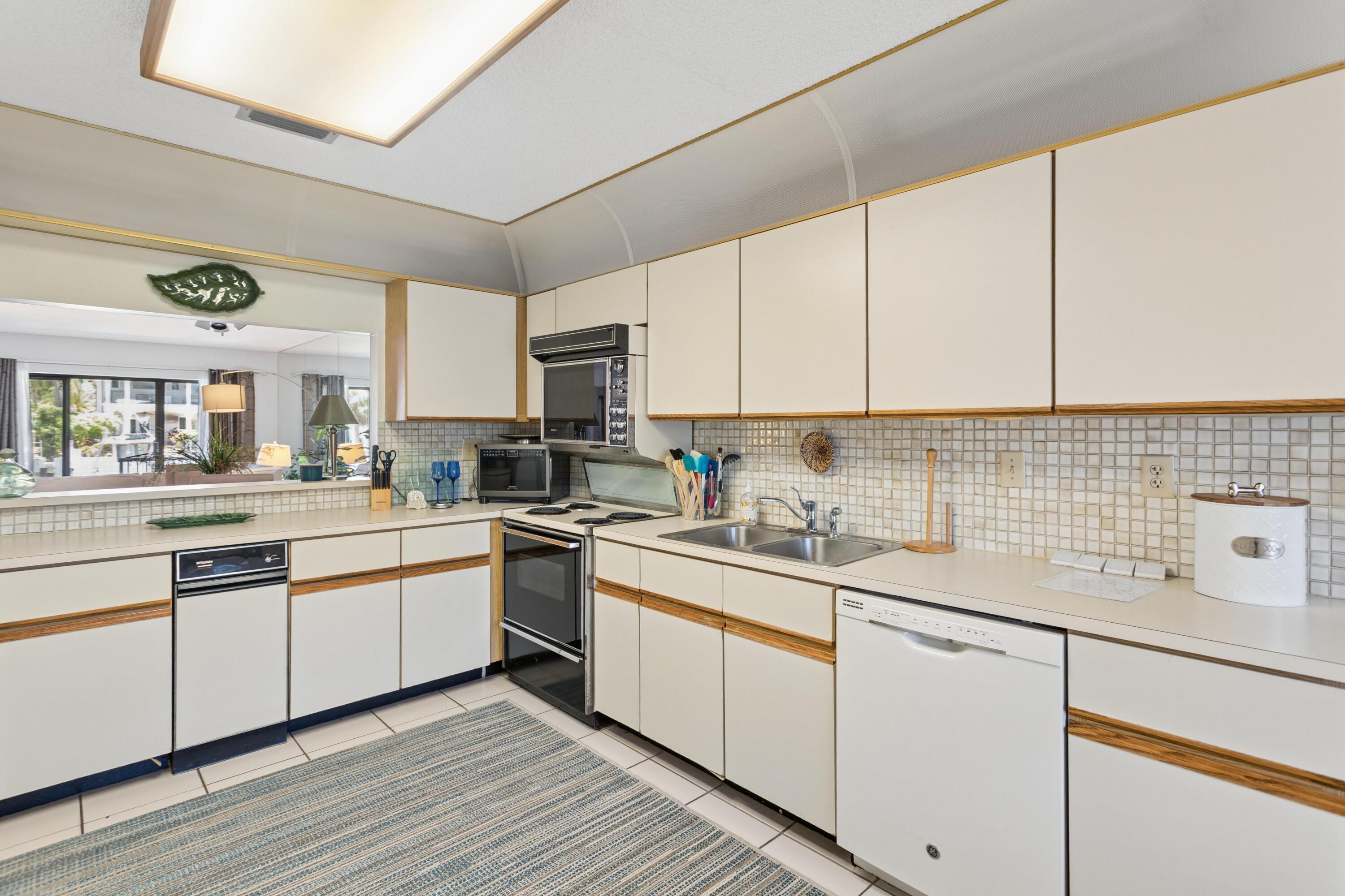 DEVON HOUSE CONDO - Residential