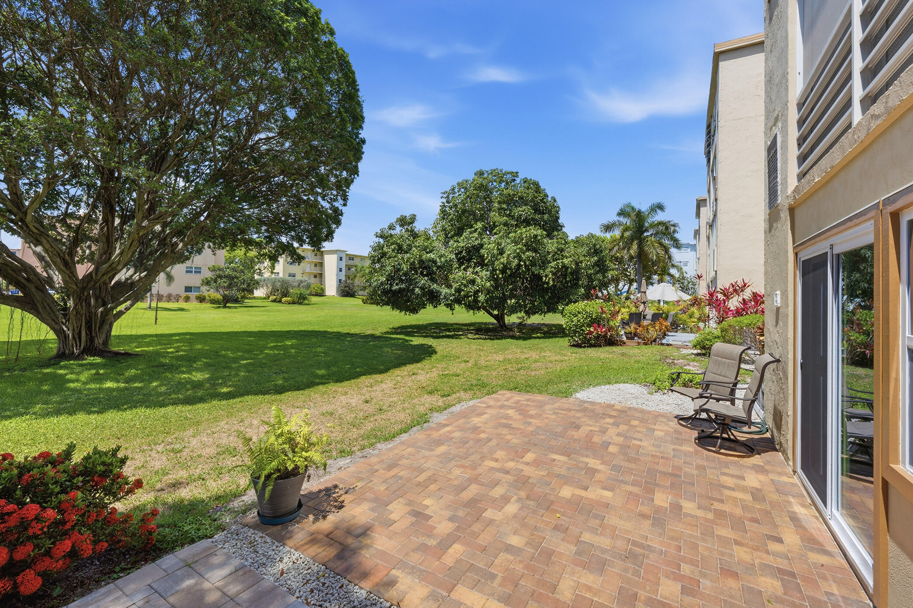 VILLAGE ROYALE FOREST GREEN CONDO - Residential