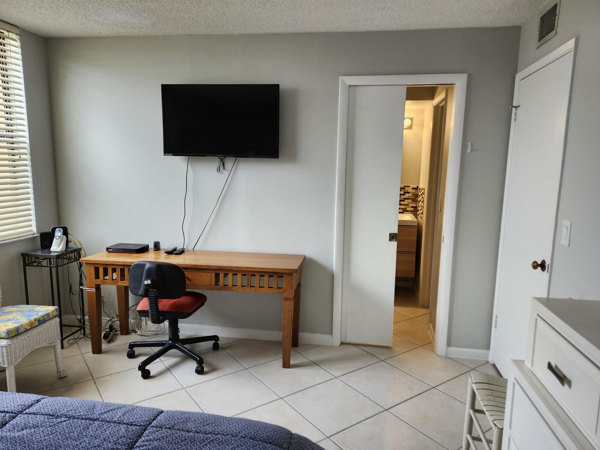 LAVERS DELRAY RACQUET CLUB CONDO - Residential Lease