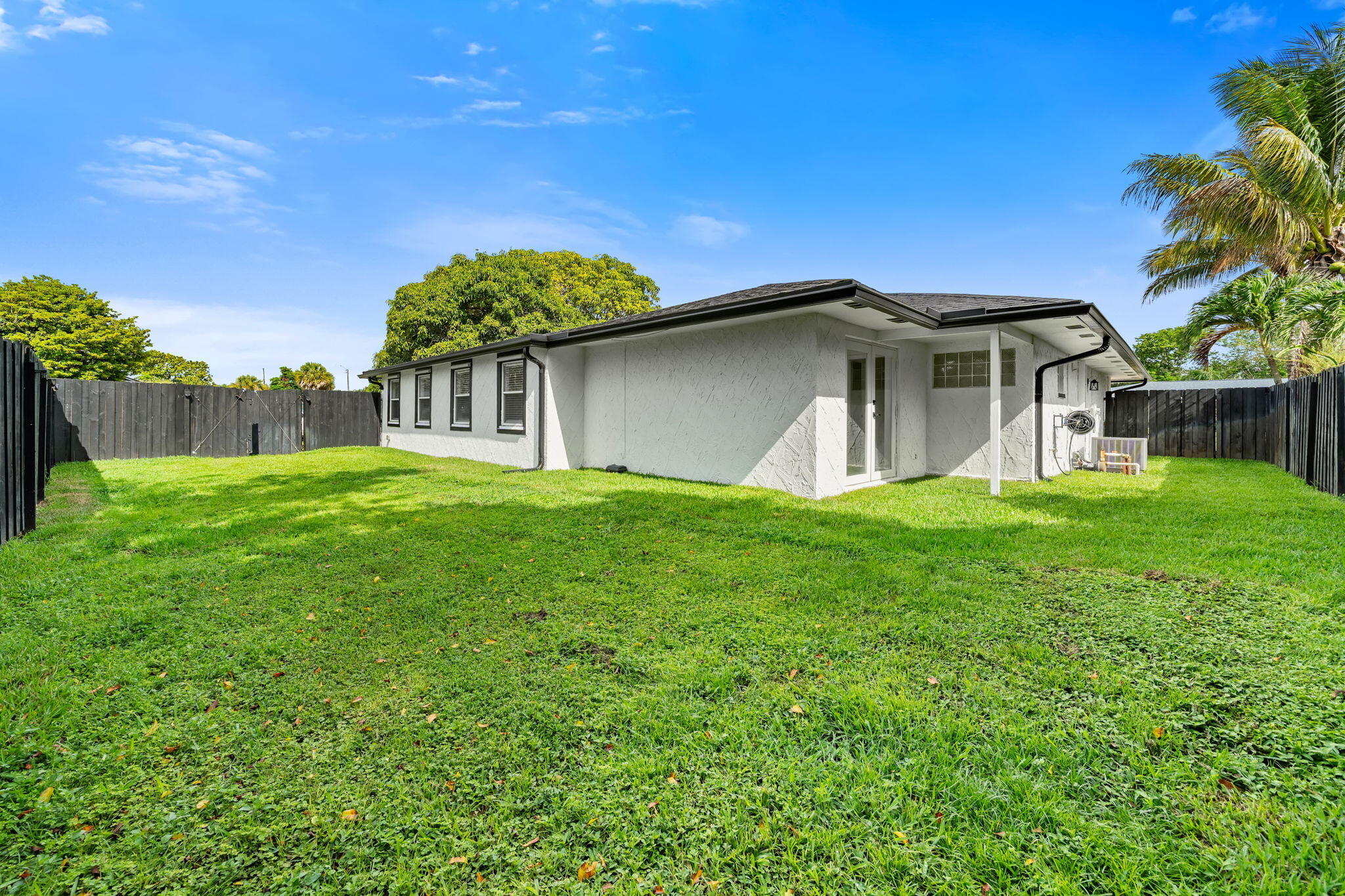 PALM BEACH COLONY SEC 2 - Residential Lease