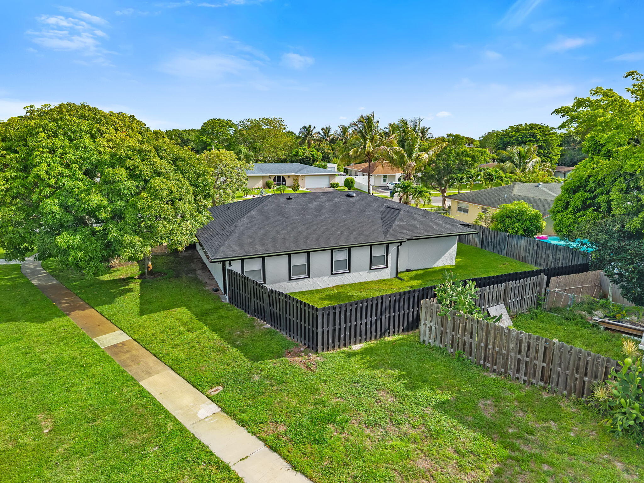 PALM BEACH COLONY SEC 2 - Residential Lease