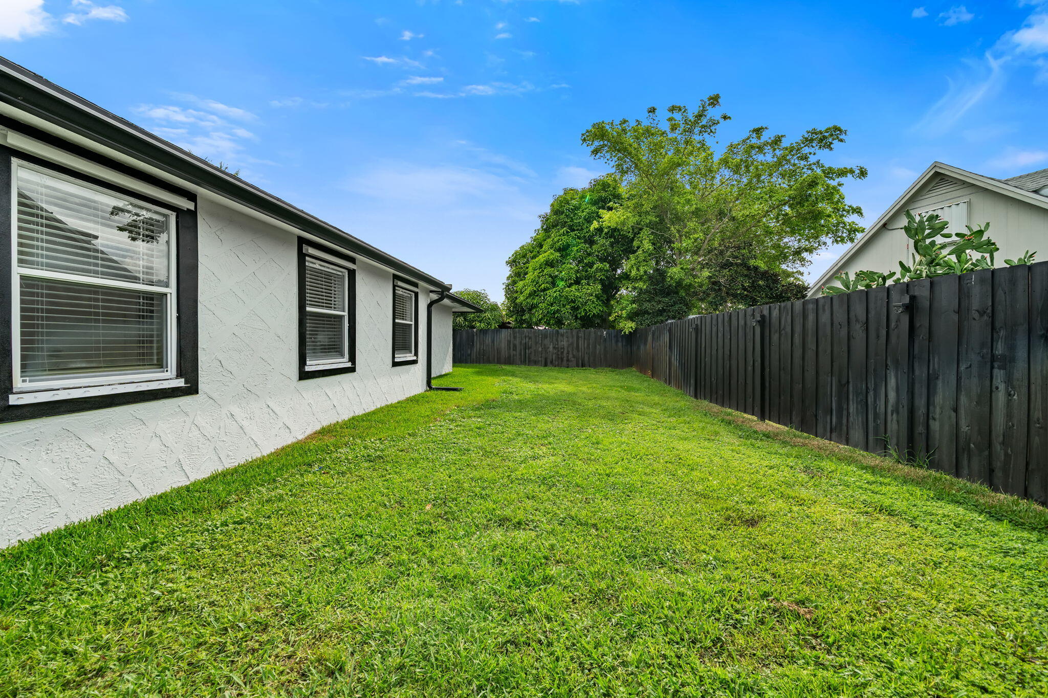 PALM BEACH COLONY SEC 2 - Residential Lease