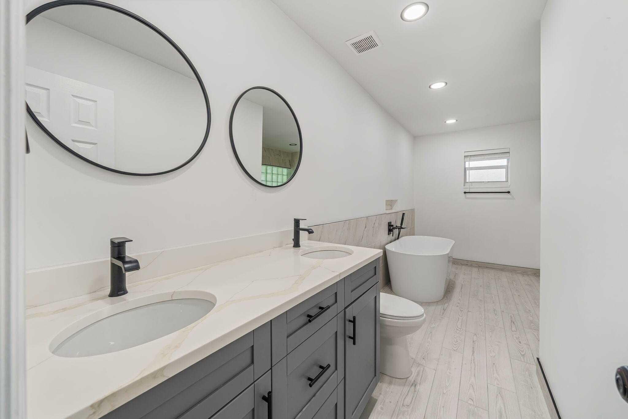PALM BEACH COLONY SEC 2 - Residential Lease
