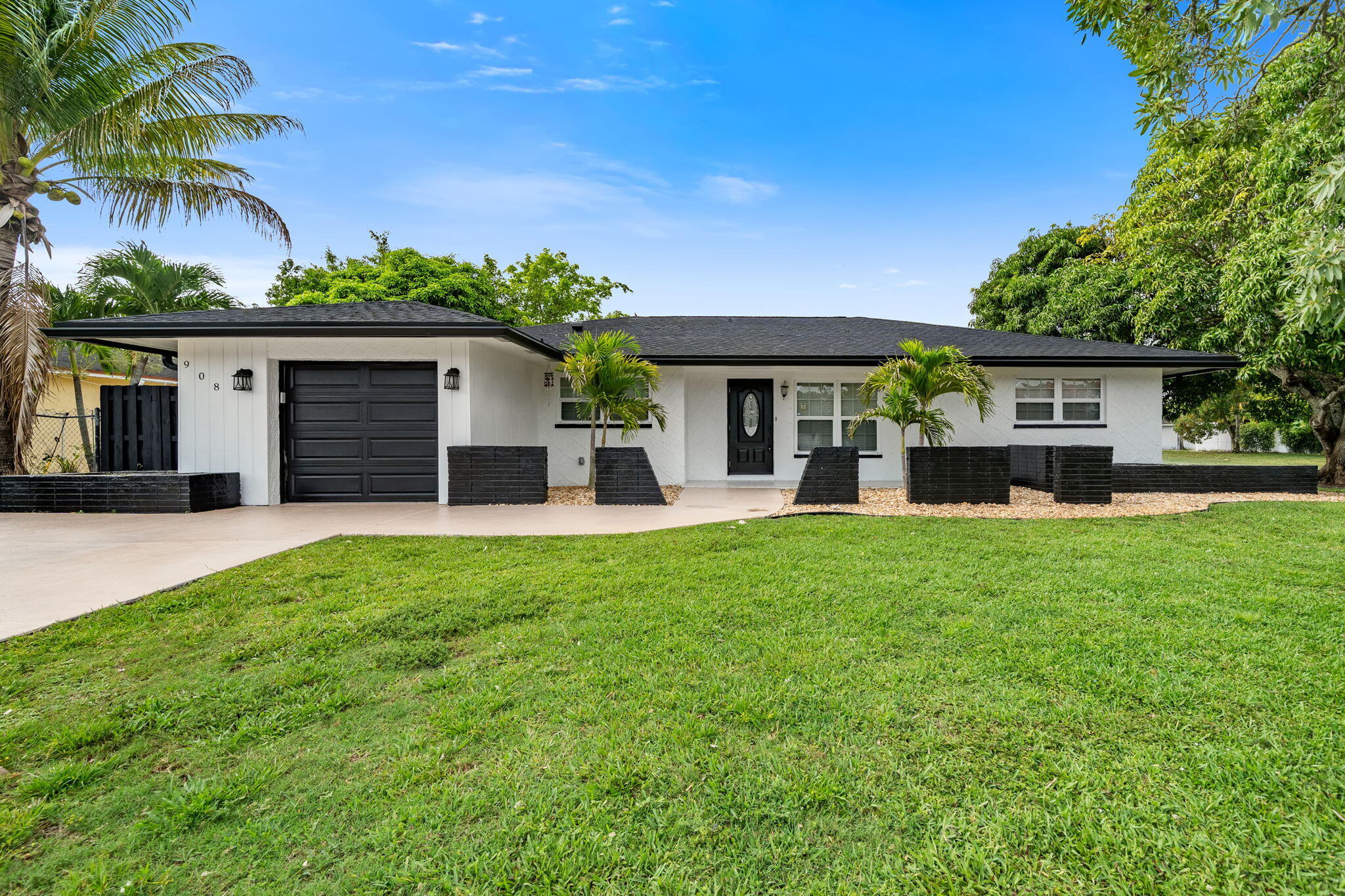 PALM BEACH COLONY SEC 2 - Residential Lease