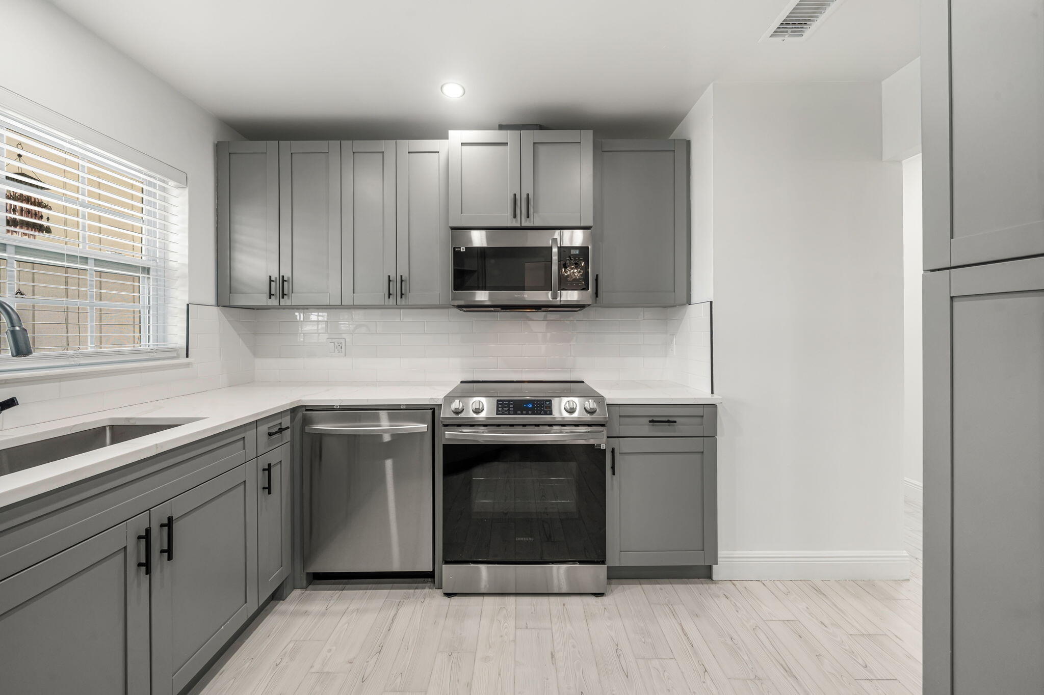 PALM BEACH COLONY SEC 2 - Residential Lease