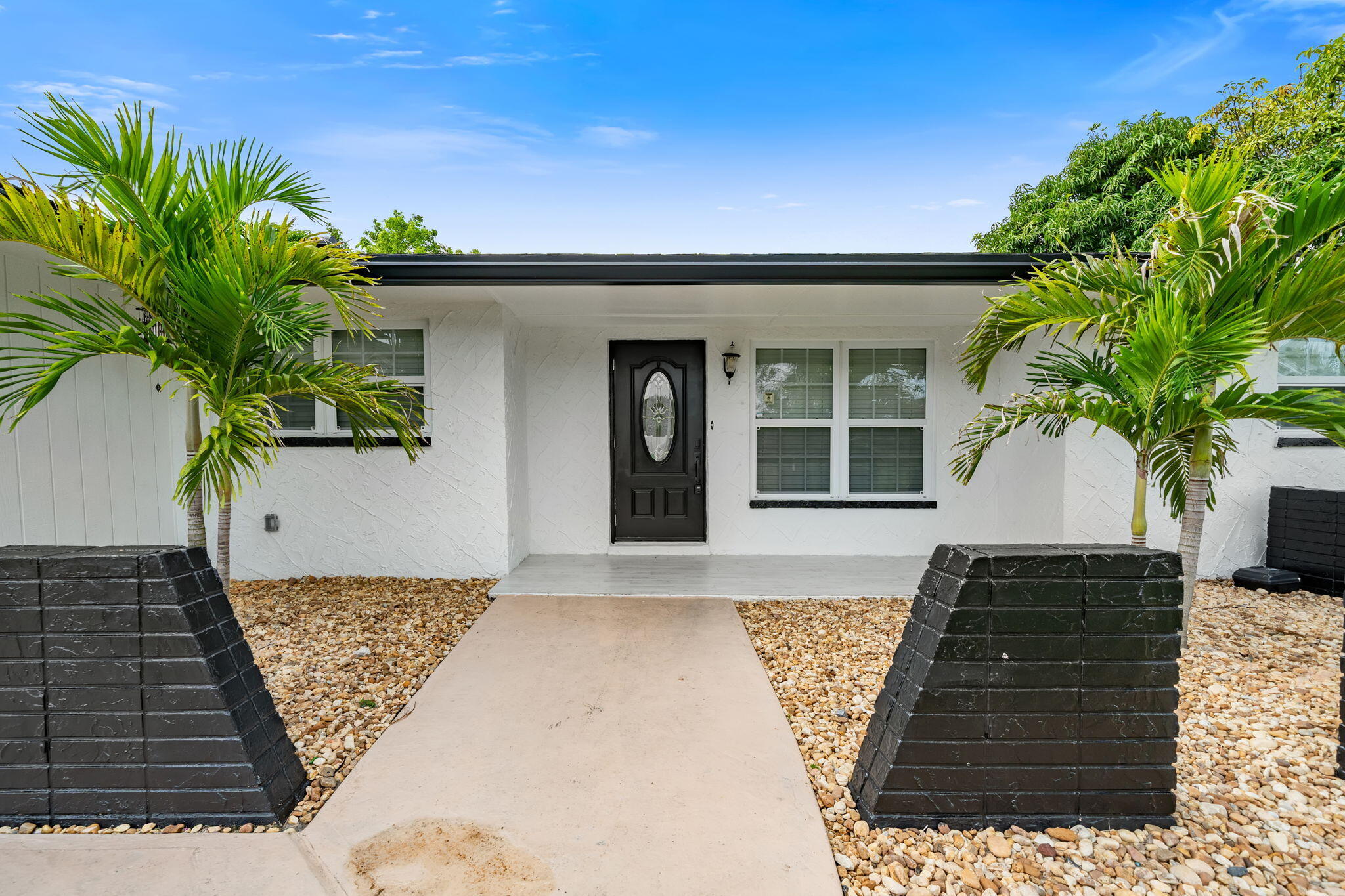 PALM BEACH COLONY SEC 2 - Residential Lease