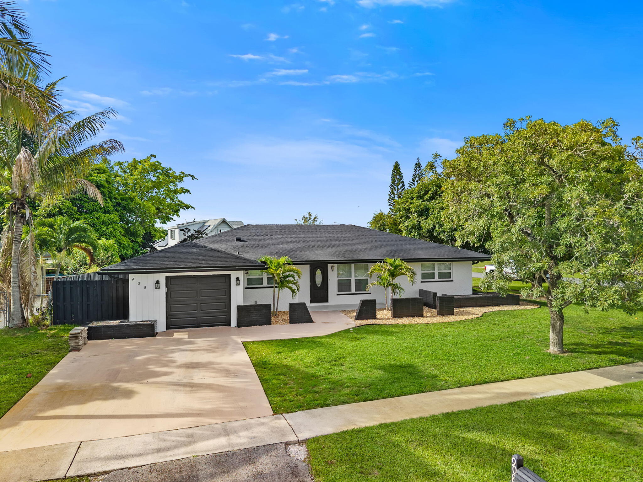 PALM BEACH COLONY SEC 2 - Residential Lease
