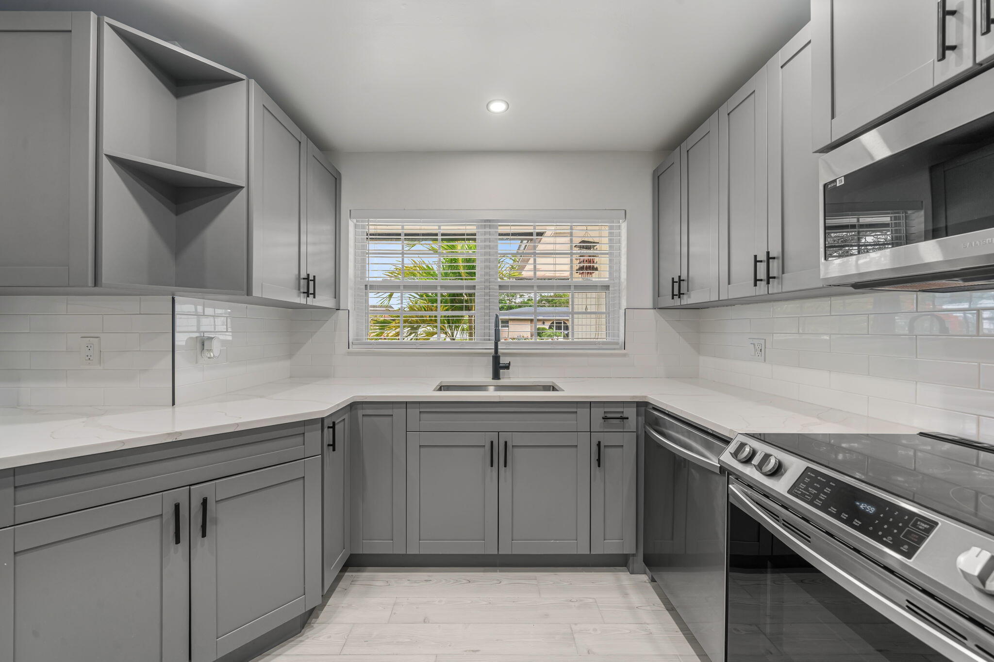 PALM BEACH COLONY SEC 2 - Residential Lease