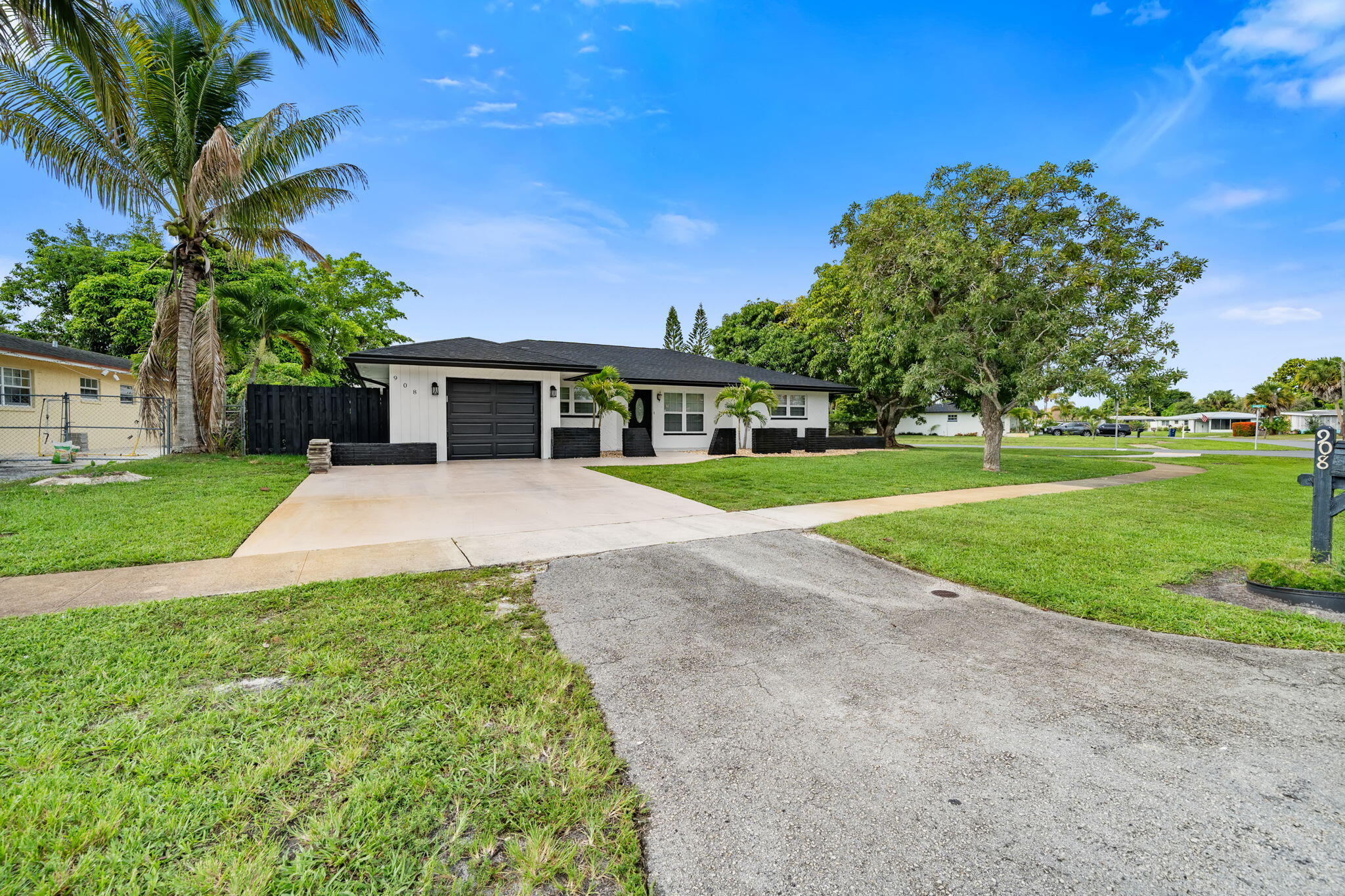 PALM BEACH COLONY SEC 2 - Residential Lease