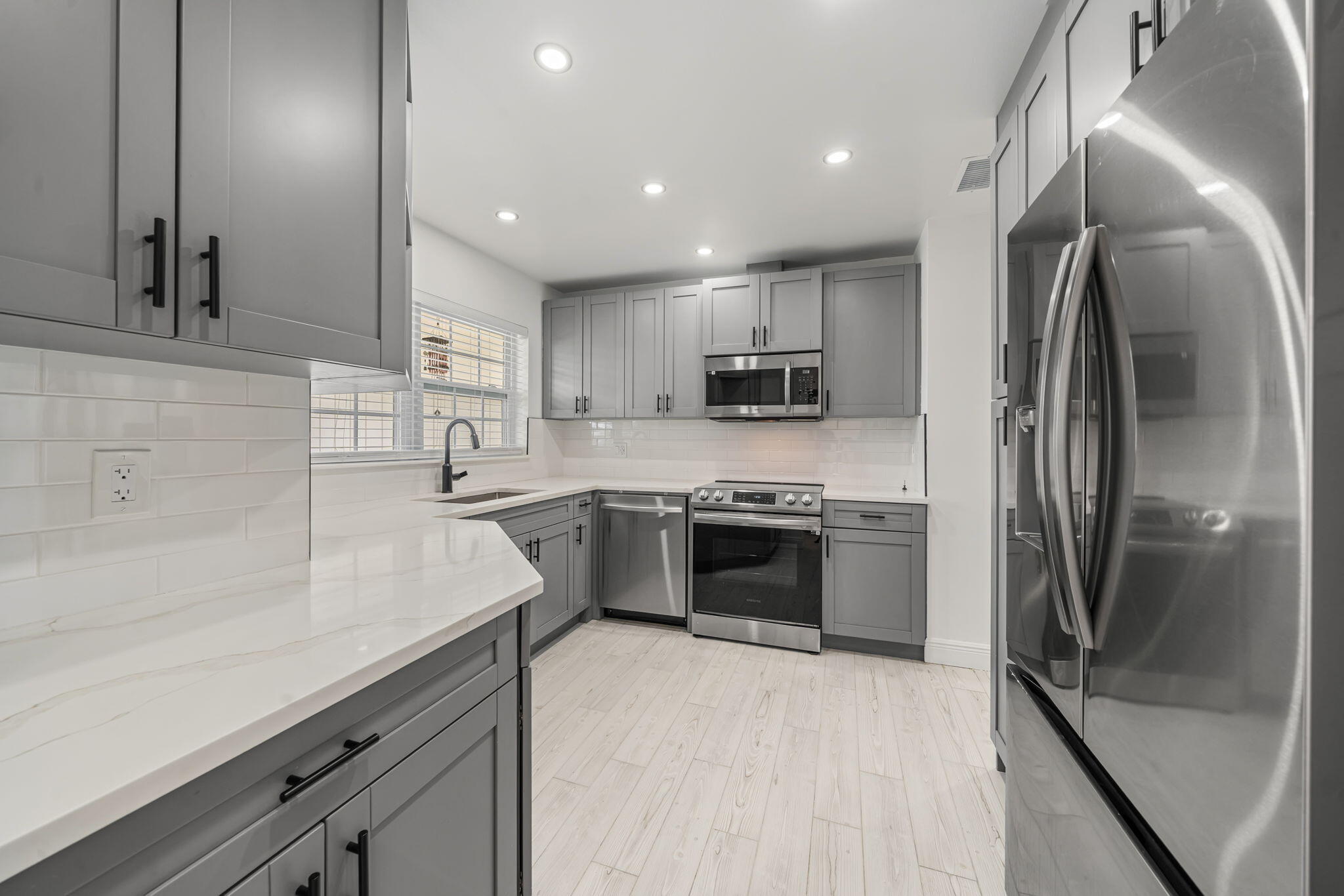 PALM BEACH COLONY SEC 2 - Residential Lease