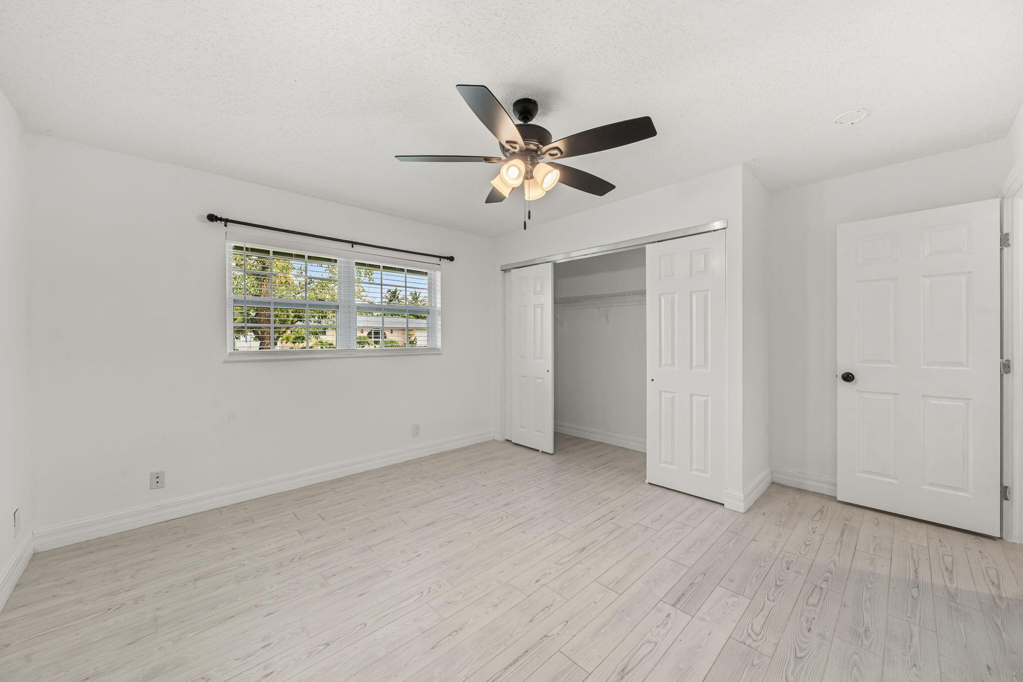 PALM BEACH COLONY SEC 2 - Residential Lease