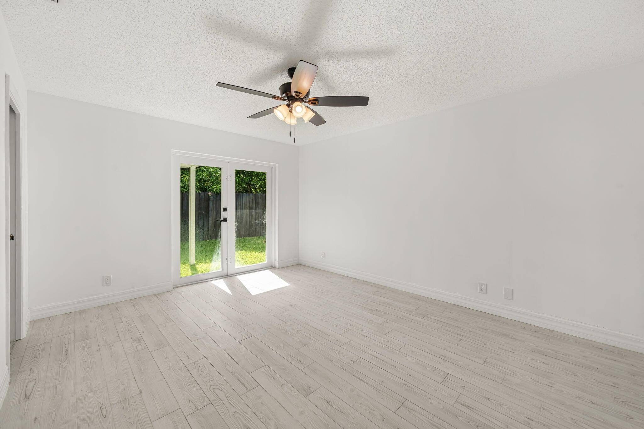 PALM BEACH COLONY SEC 2 - Residential Lease