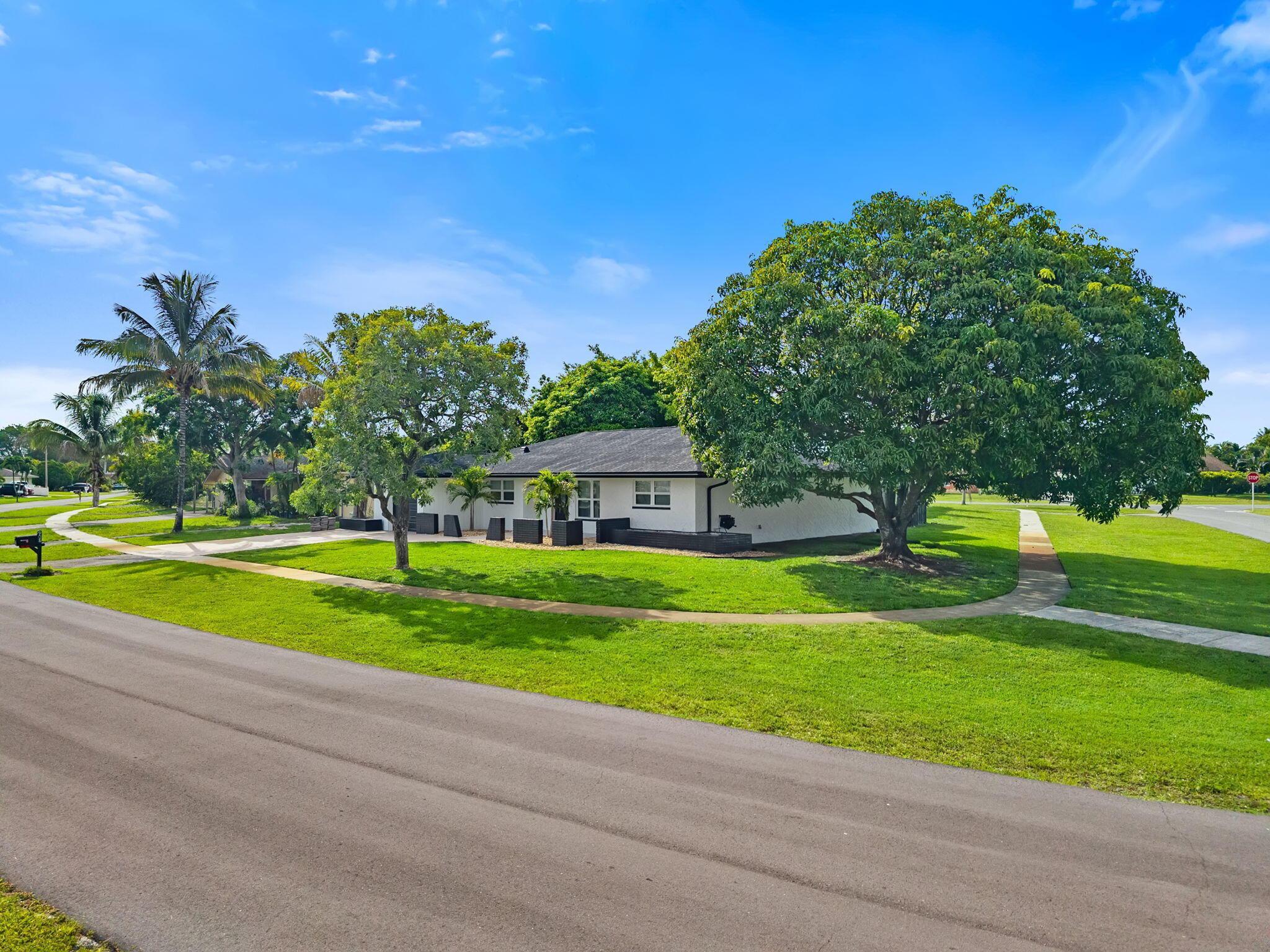 PALM BEACH COLONY SEC 2 - Residential Lease