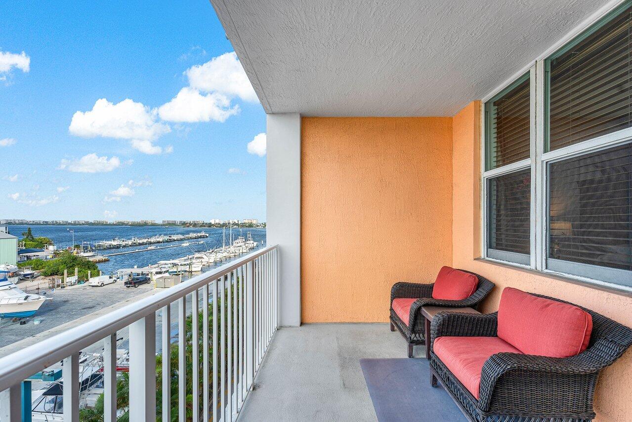 MOORINGS AT LANTANA CONDO 3 - Residential
