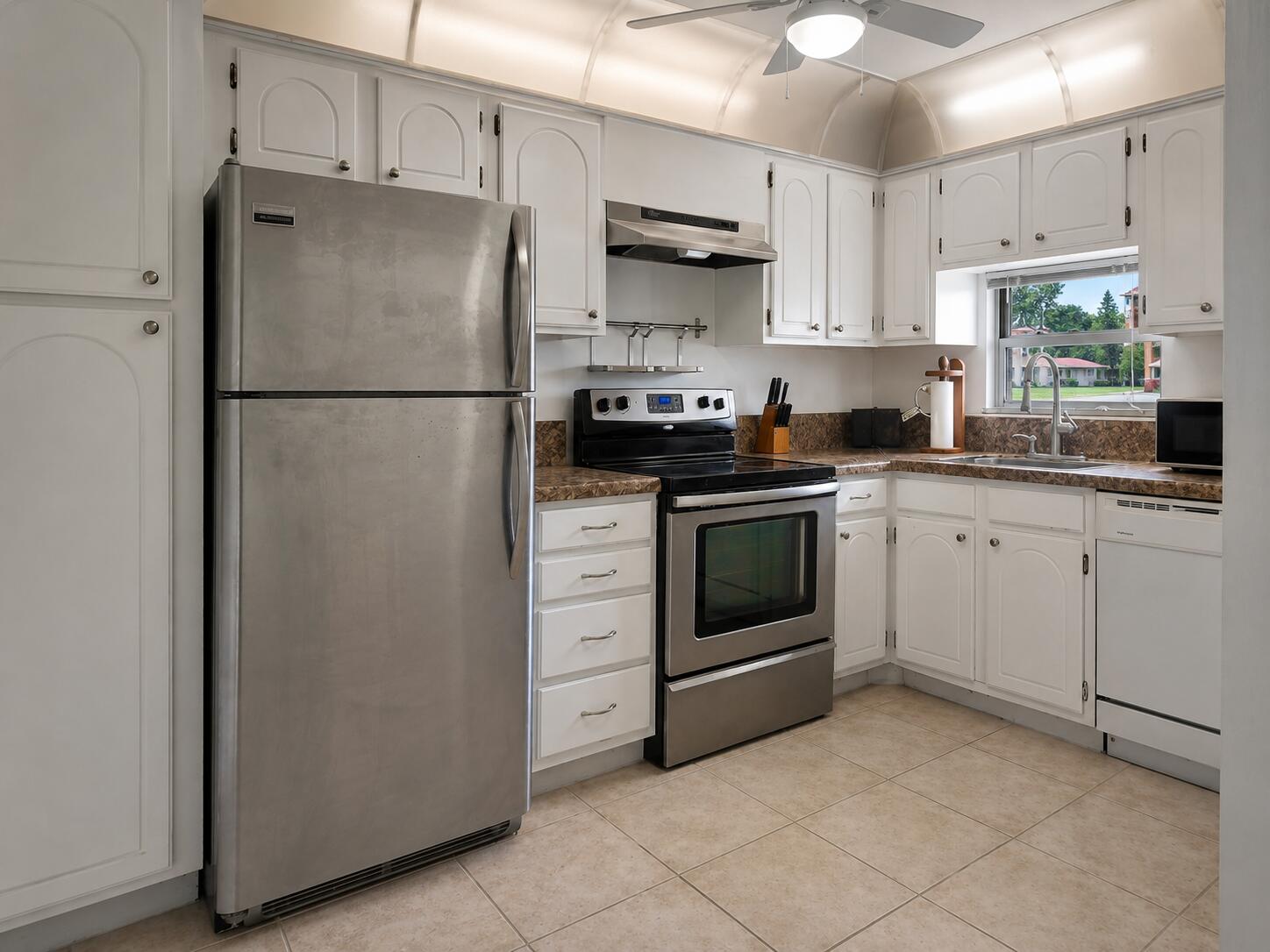 HOLLYBROOK GOLF AND - Residential