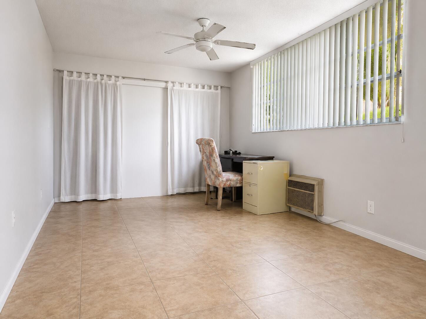 HOLLYBROOK GOLF AND - Residential