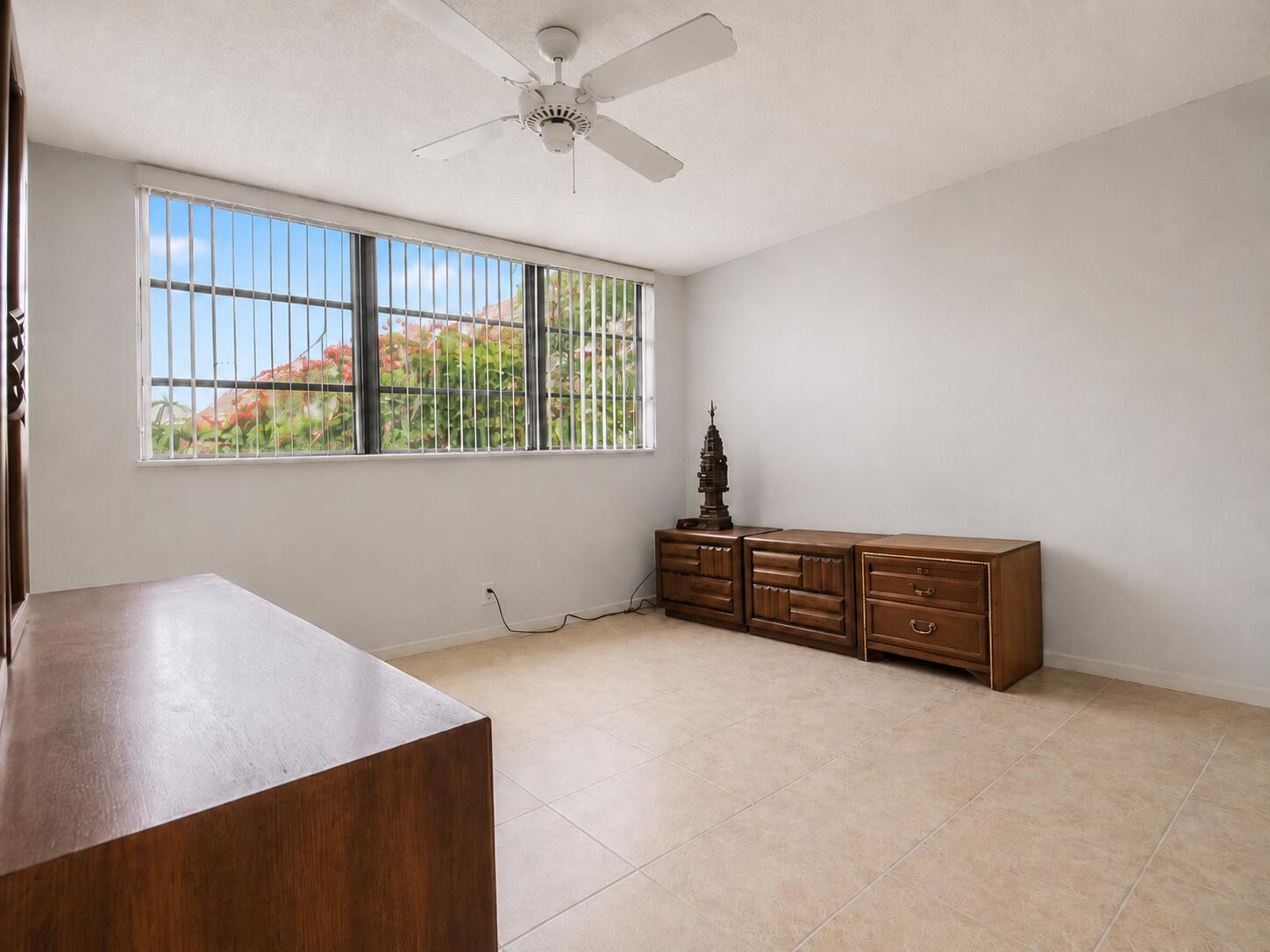 HOLLYBROOK GOLF AND - Residential