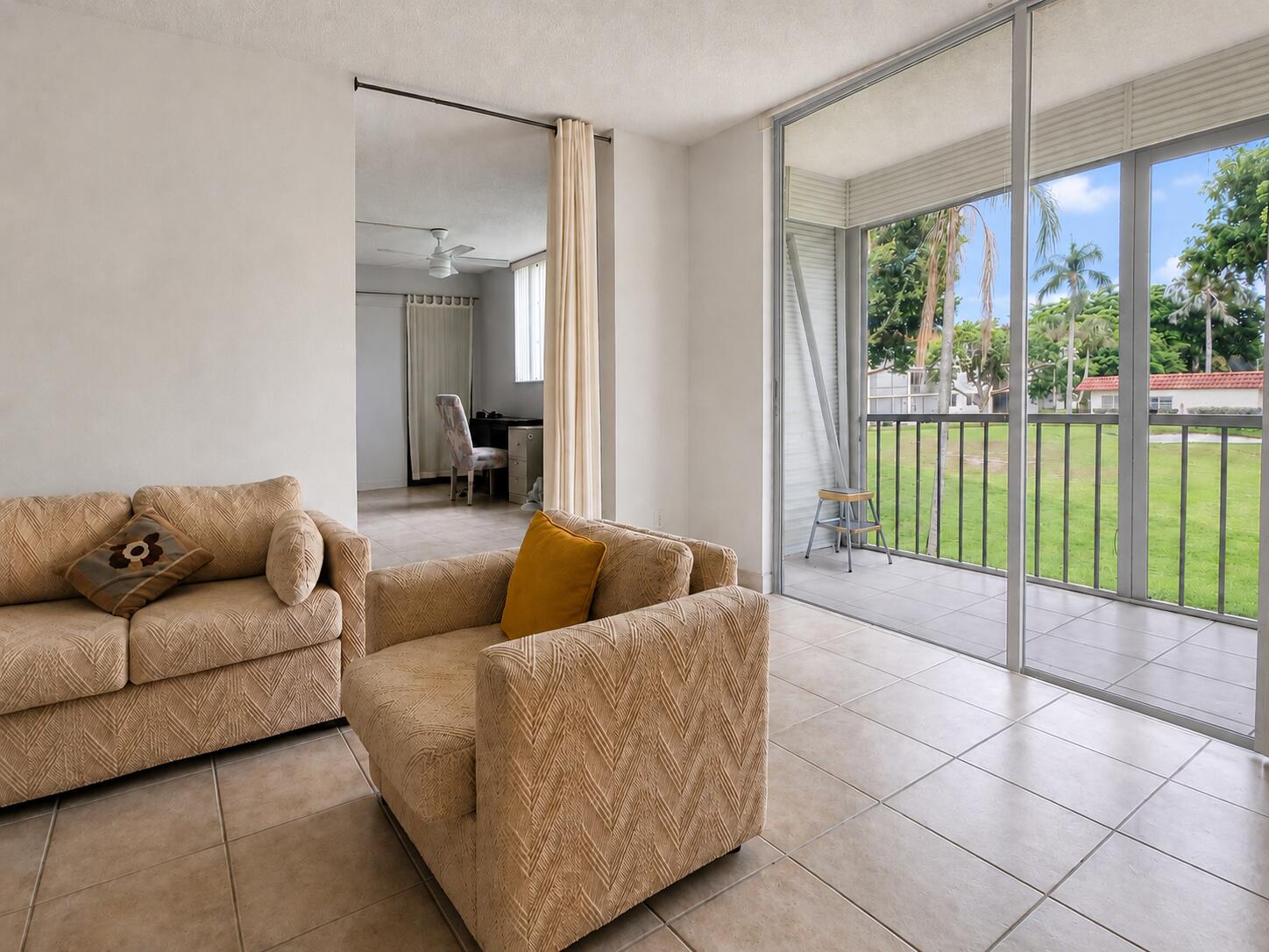 HOLLYBROOK GOLF AND - Residential