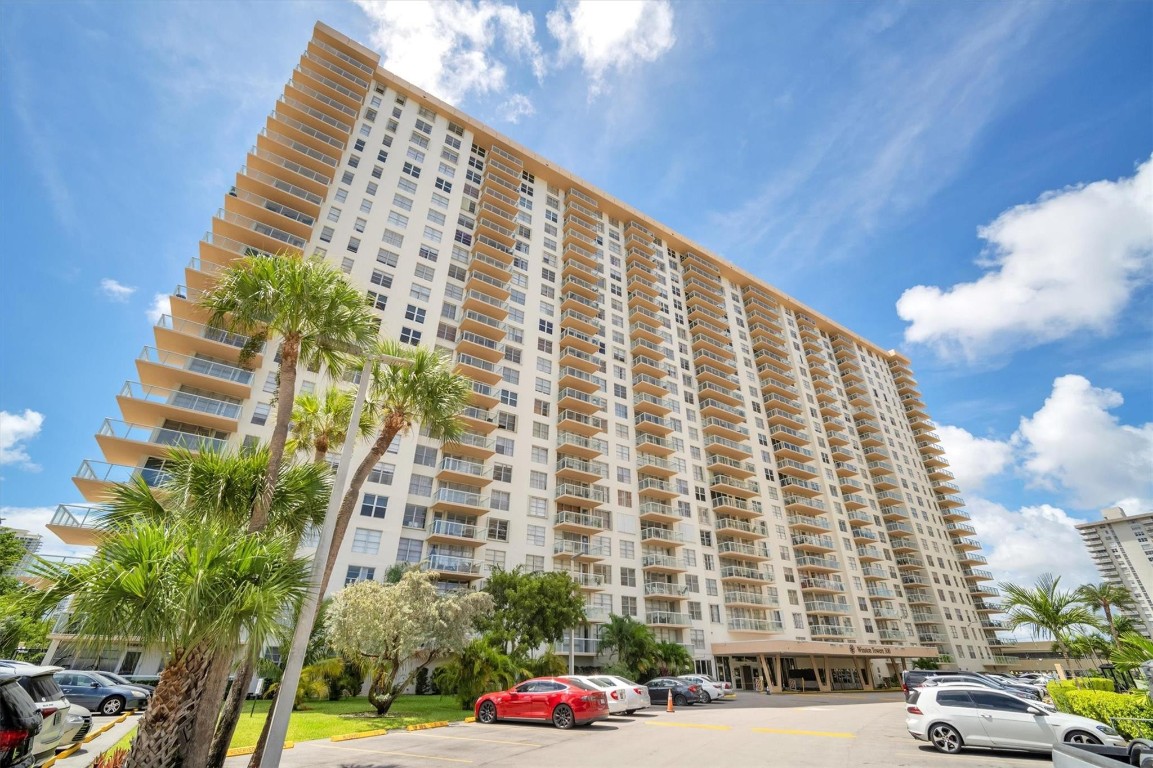 Winston Towers 300 - Residential